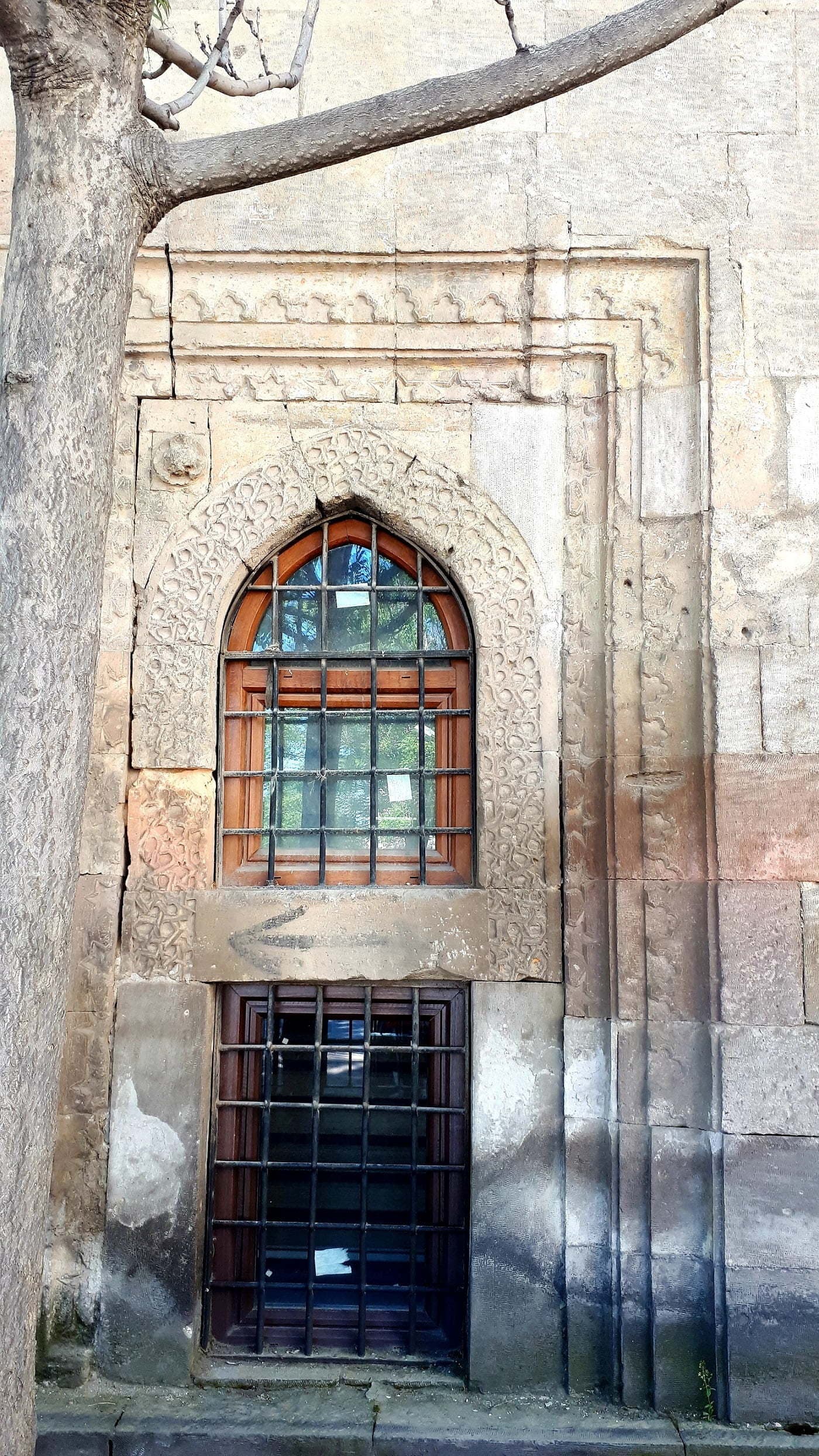 Şah Kutluğ Hatun Kümbeti