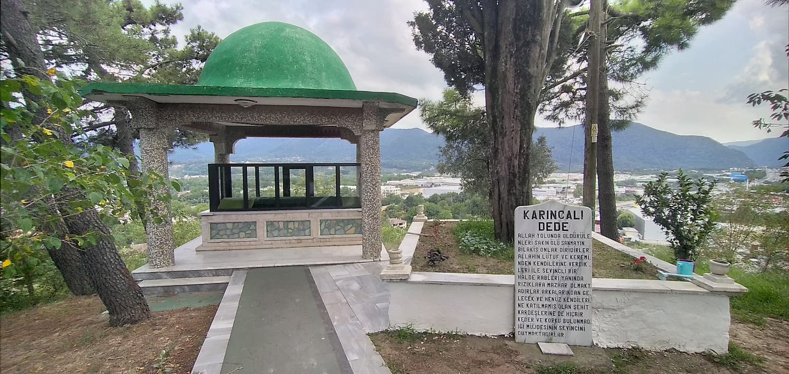 Karınca Dede Türbesi