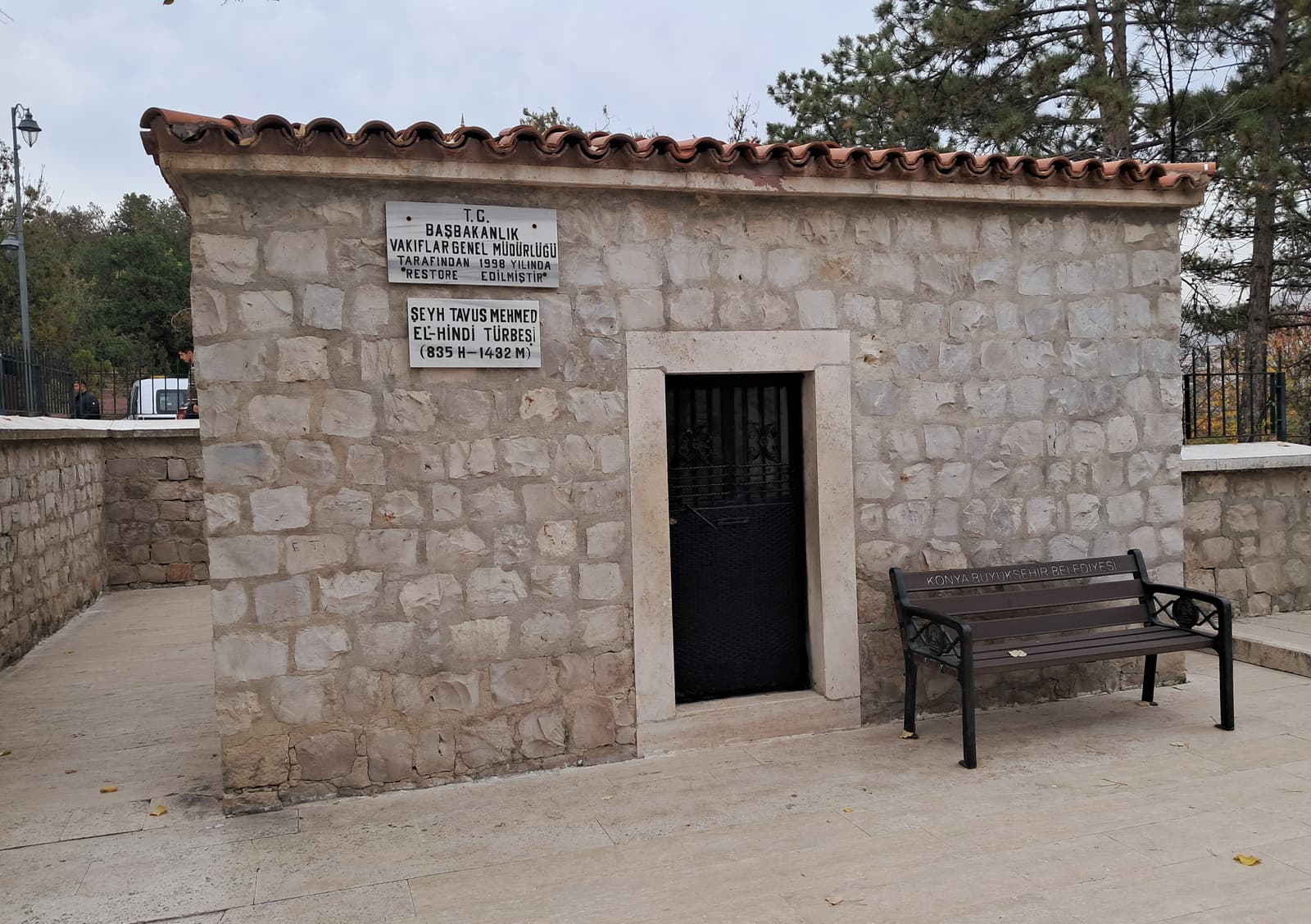 Tavus Baba Türbesi