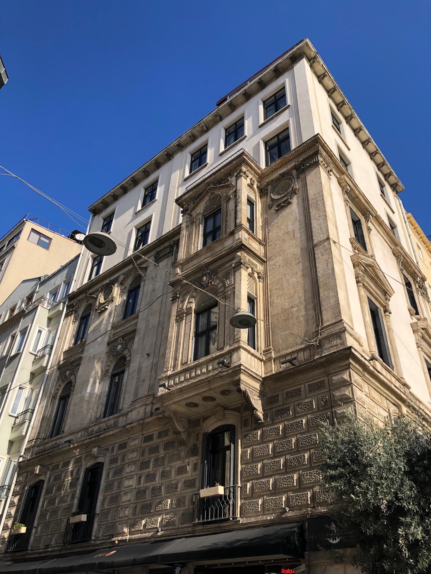 Decugis Evi