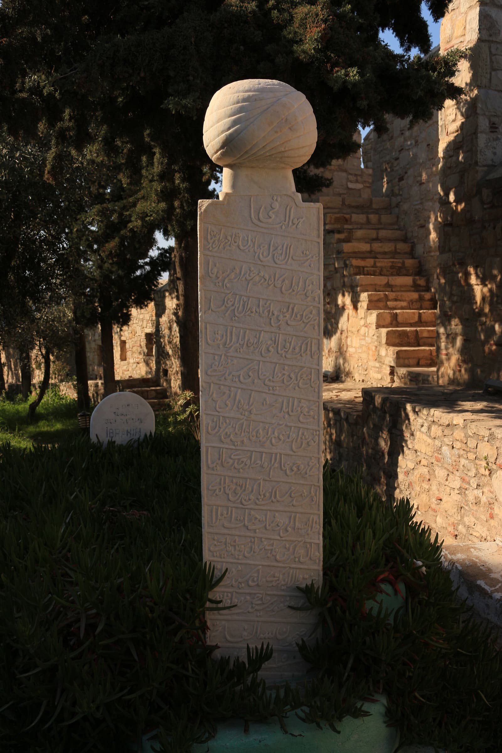 Kuşadalı İbrahim Halveti Mezarı