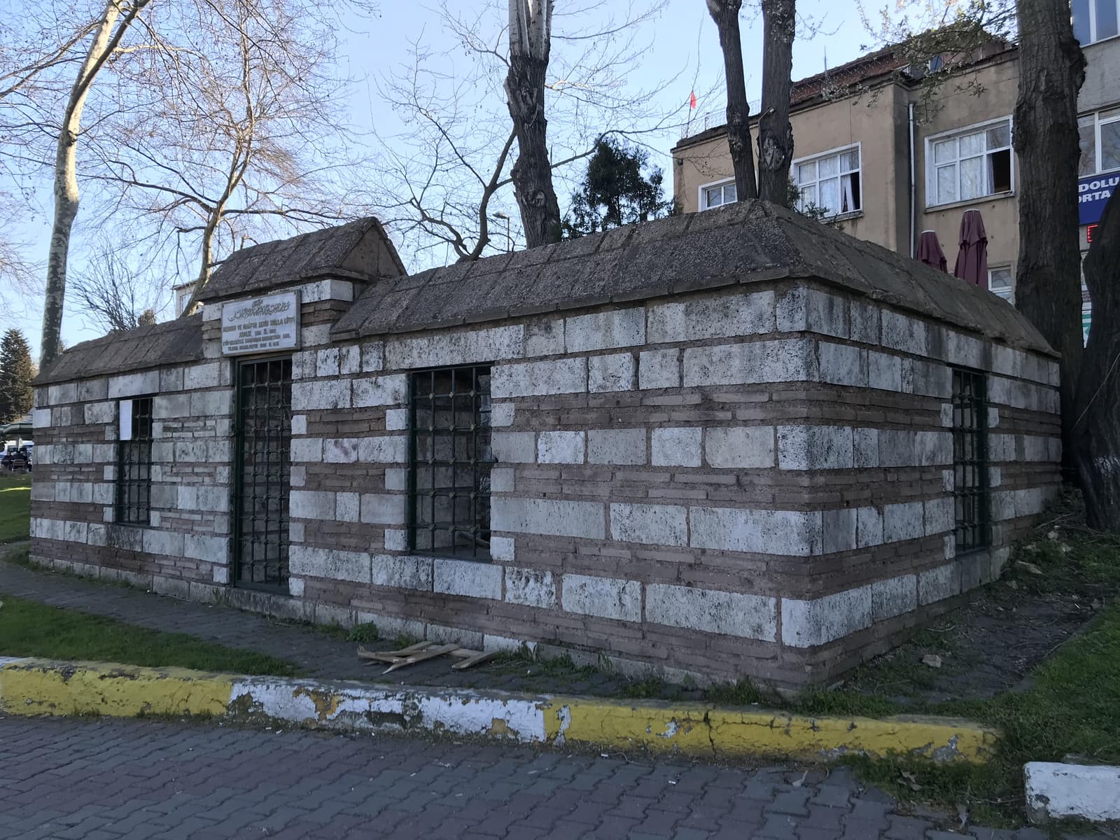 Şehit Molla Lütfi Türbesi