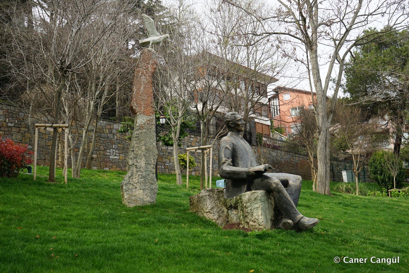 Orhan Veli Heykeli