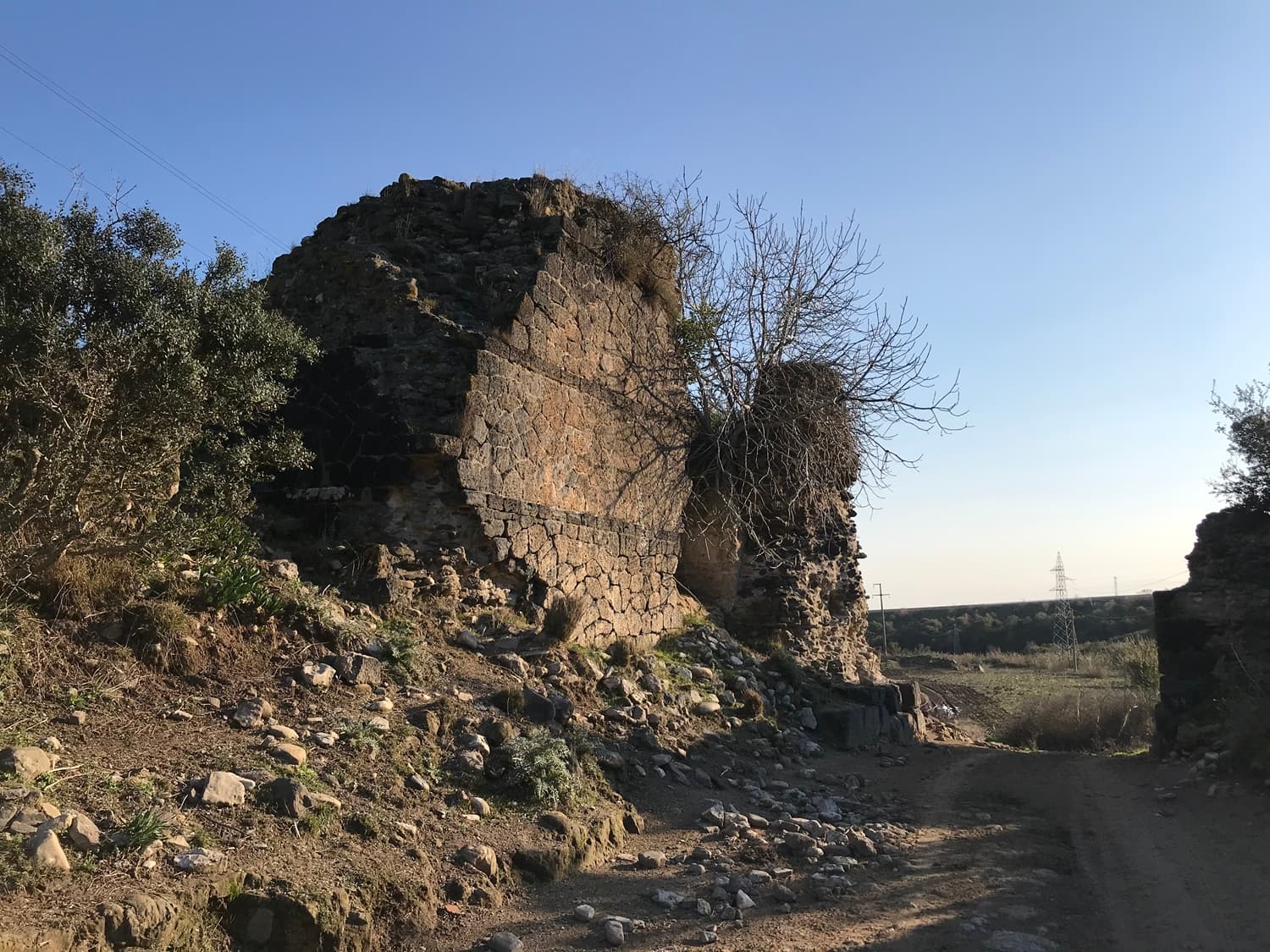 Karanlık Kapı, Kurtpınar