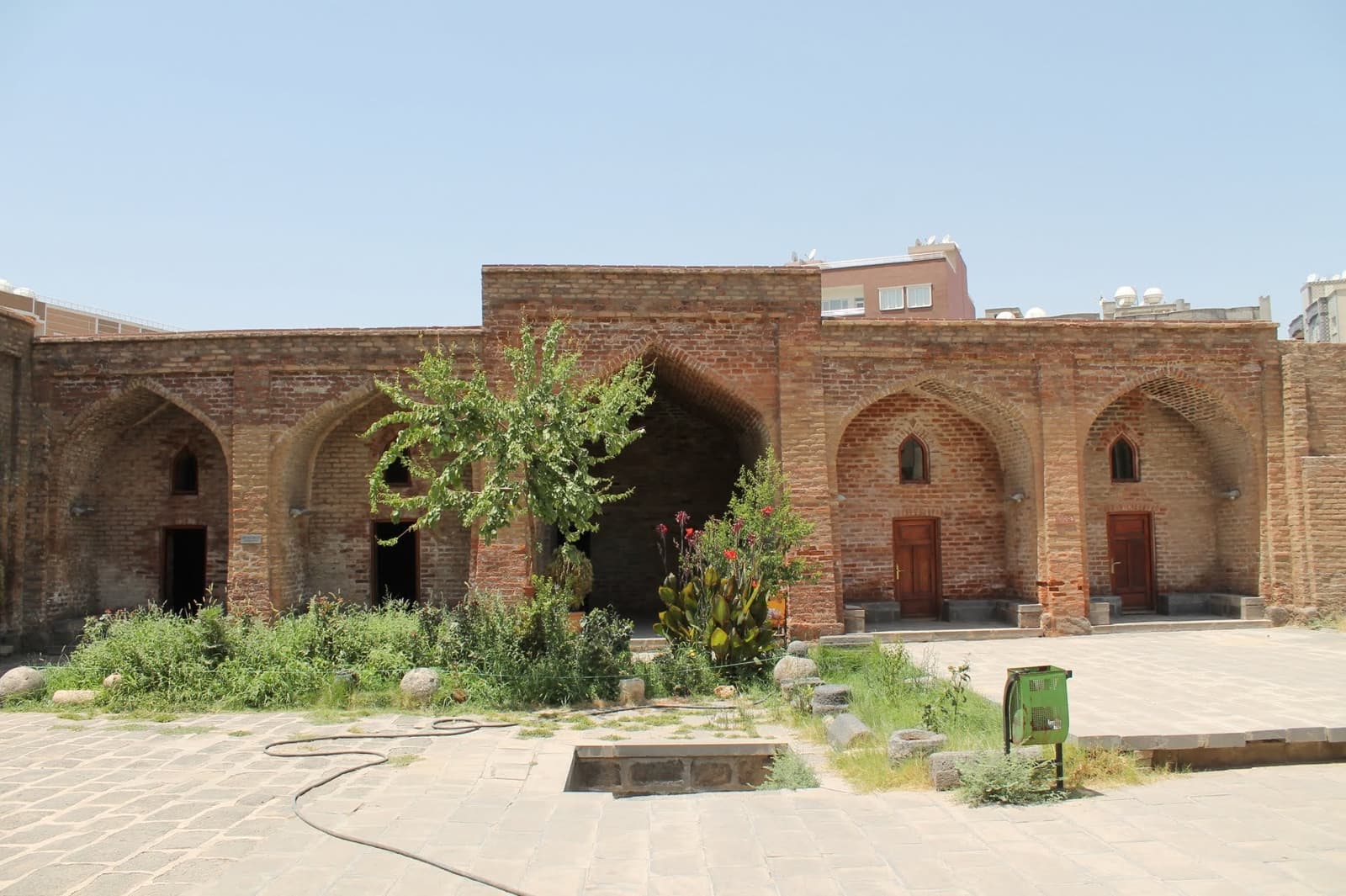 Kırmızı Medrese
