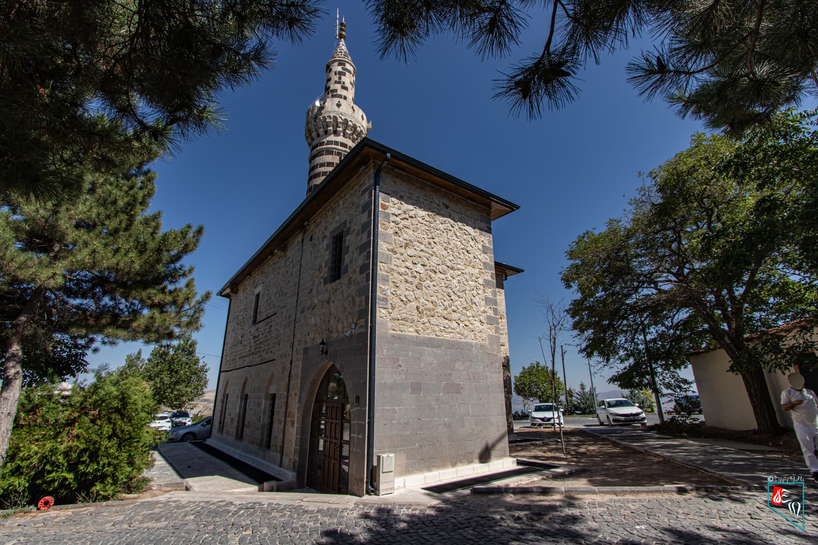 Alacalı Cami