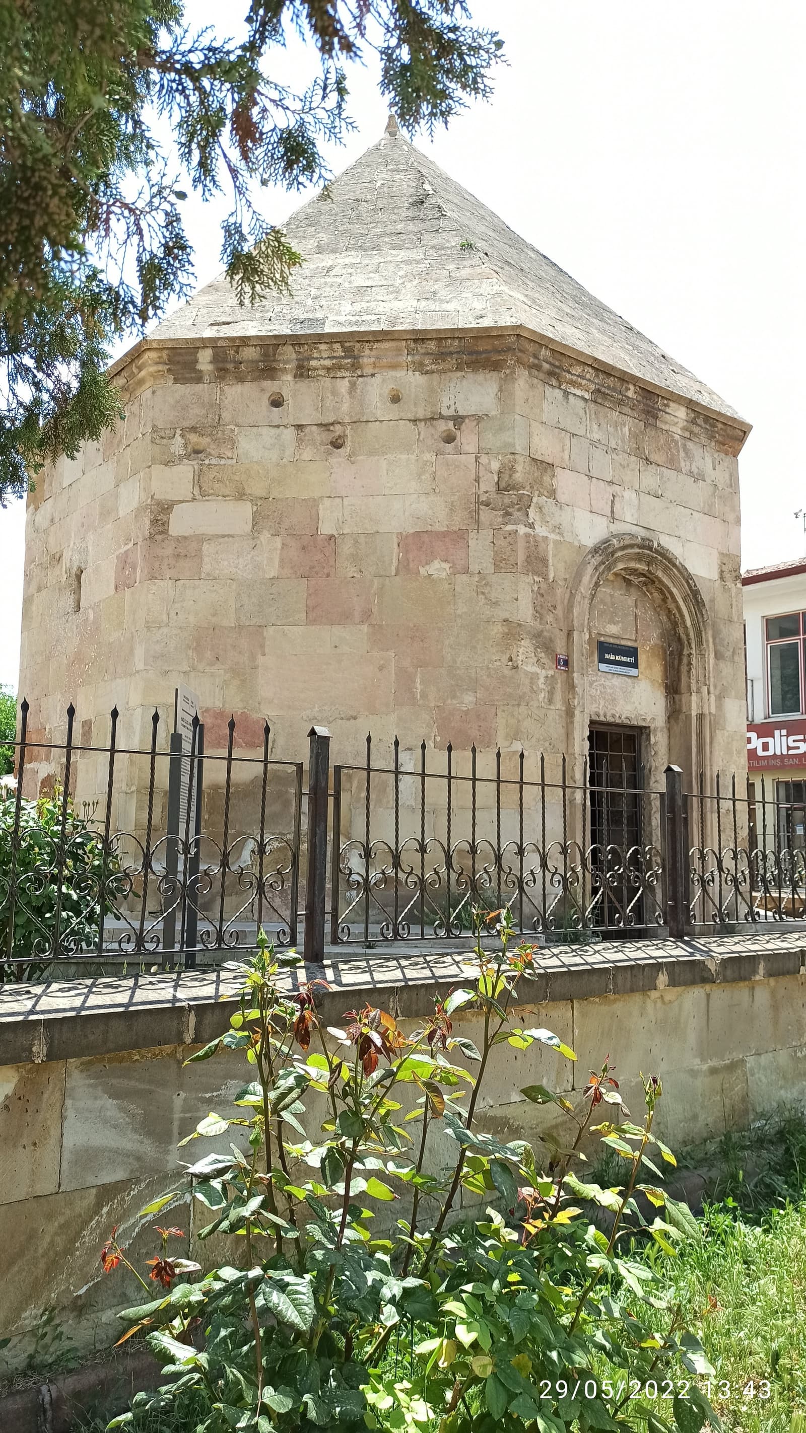 Naib Kümbeti