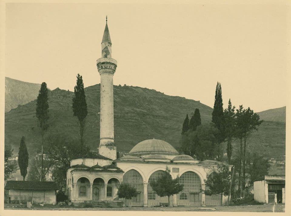 Çeşnigir Camii