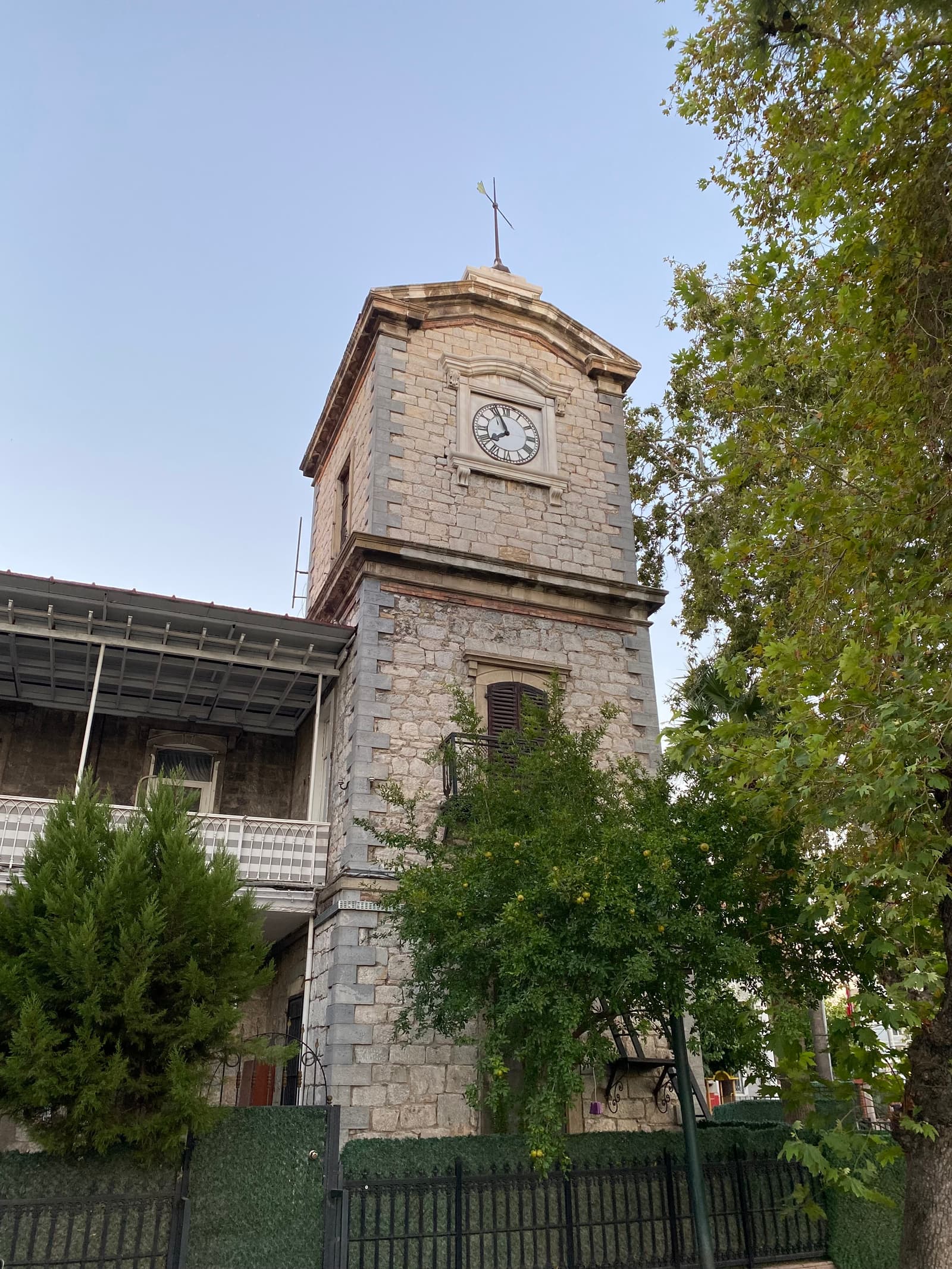 Alsancak Garı Saat Kulesi