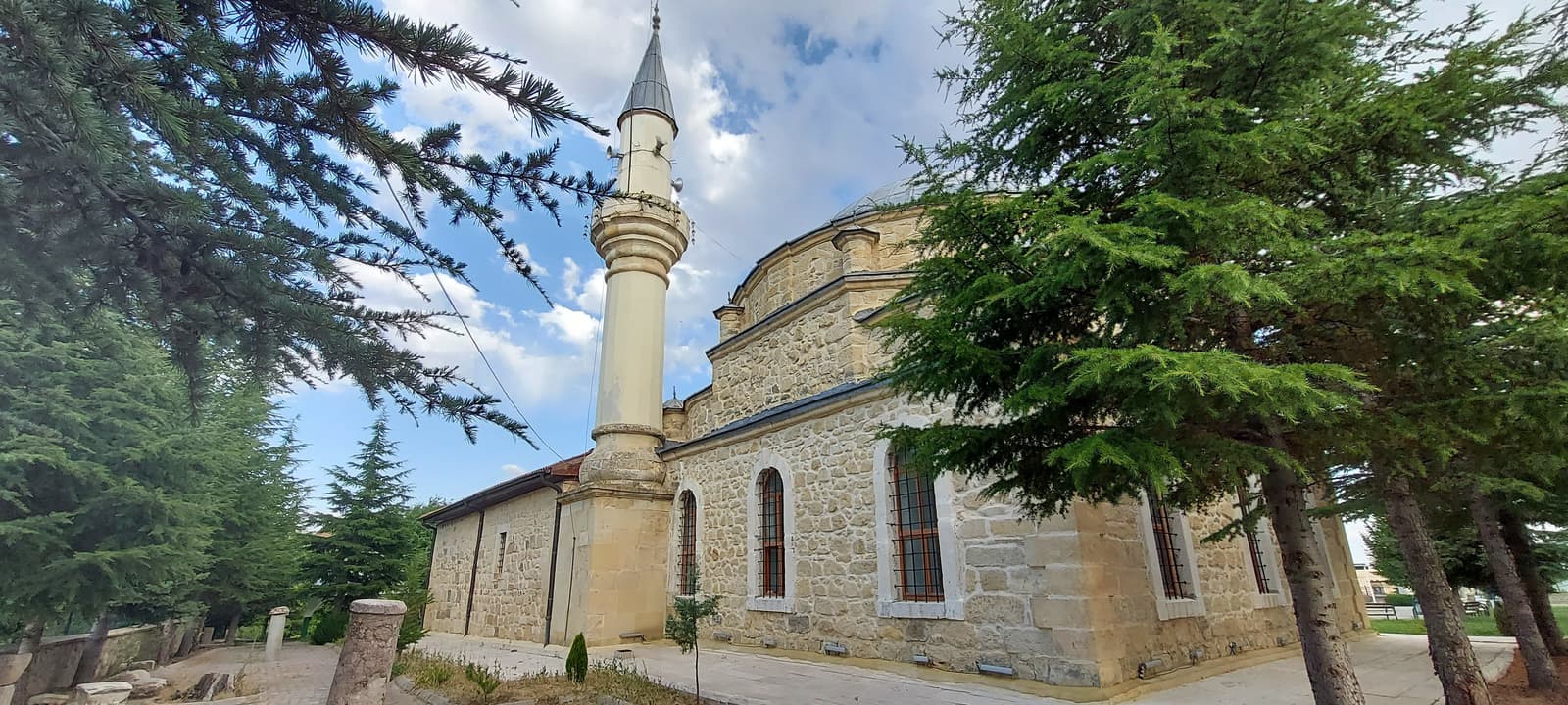 Emirci Sultan Türbesi Ve Camii