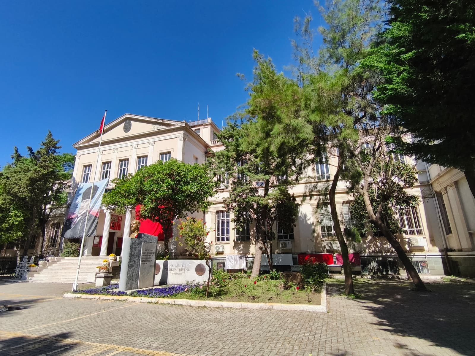 Namık Kemal Lisesi, Konak