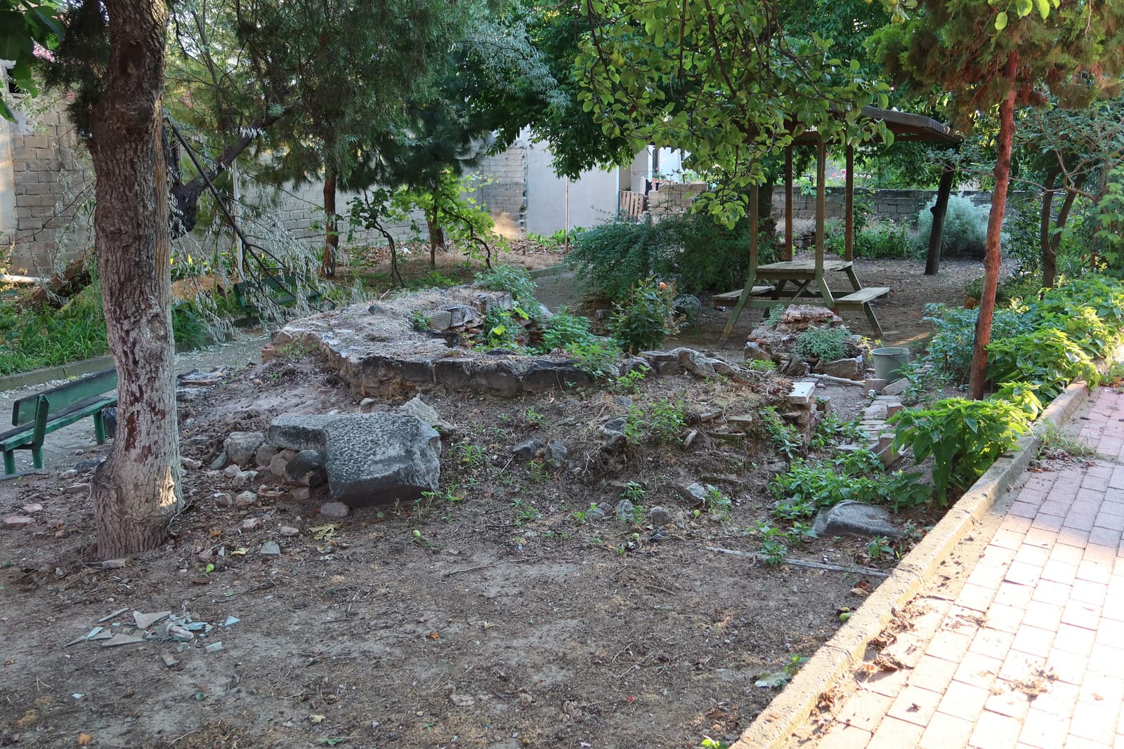 Ayatrifon Kilisesi