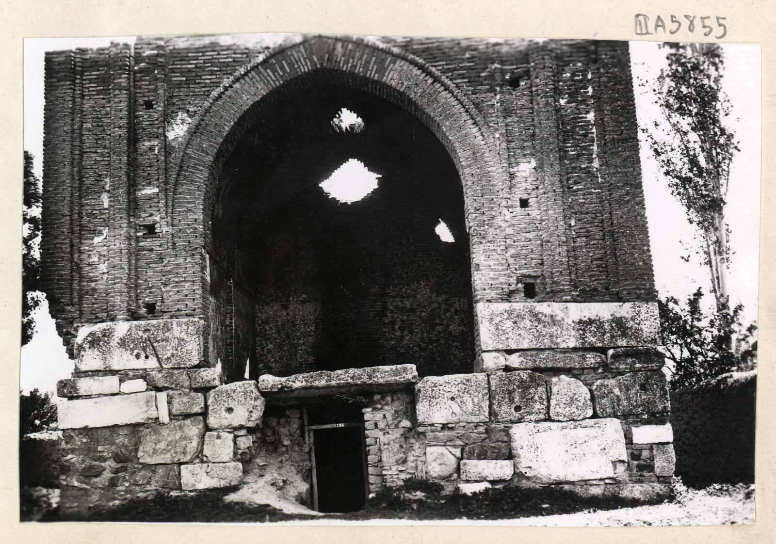 Emir Yavaşgel Türbesi