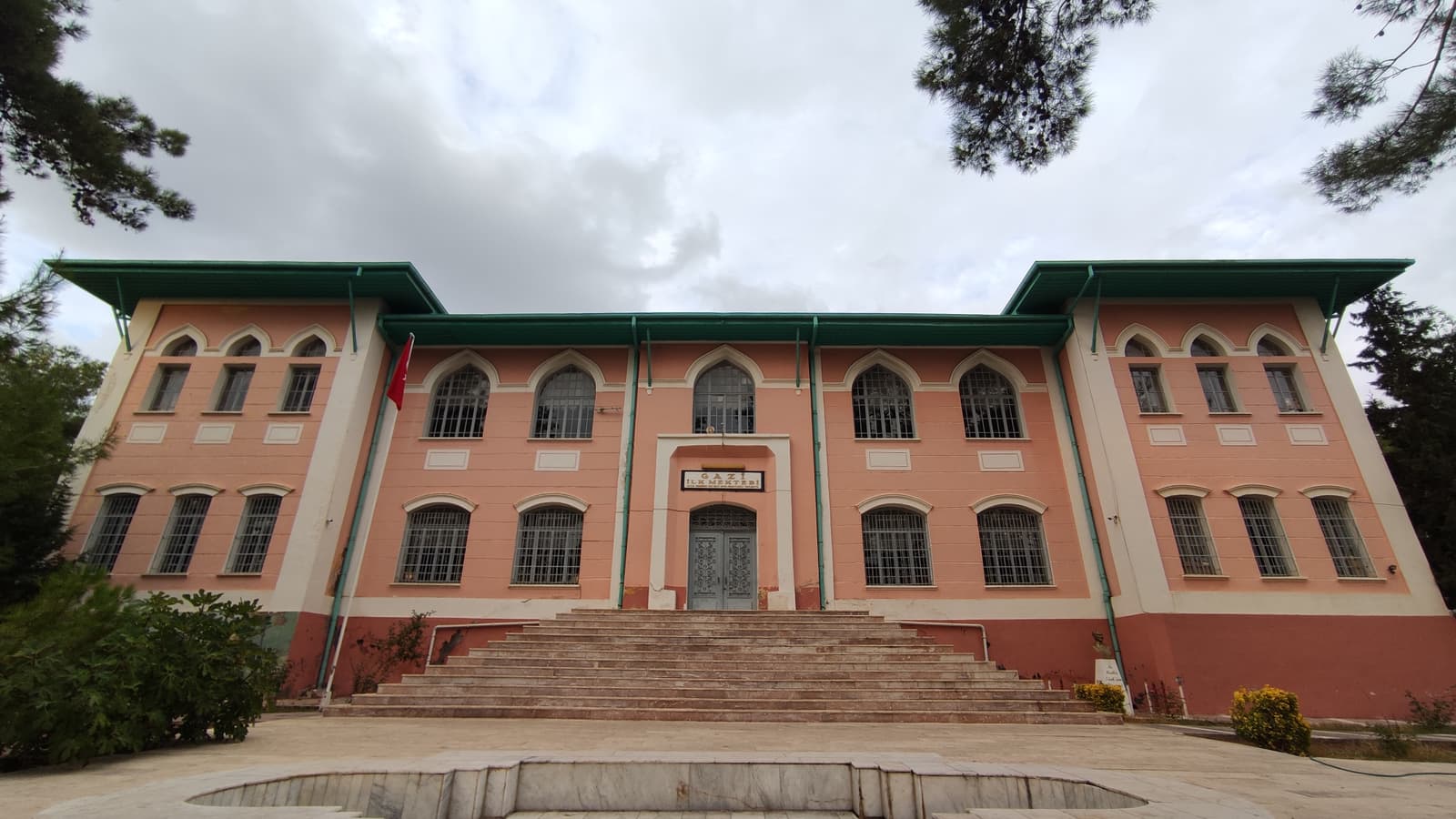 Gazi İlkokulu, Tavas
