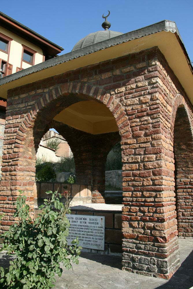 Kara Ahmet Bey Türbesi