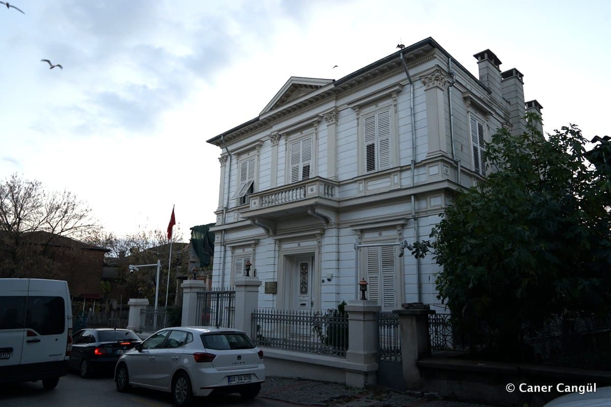 İlhan Koman Evi