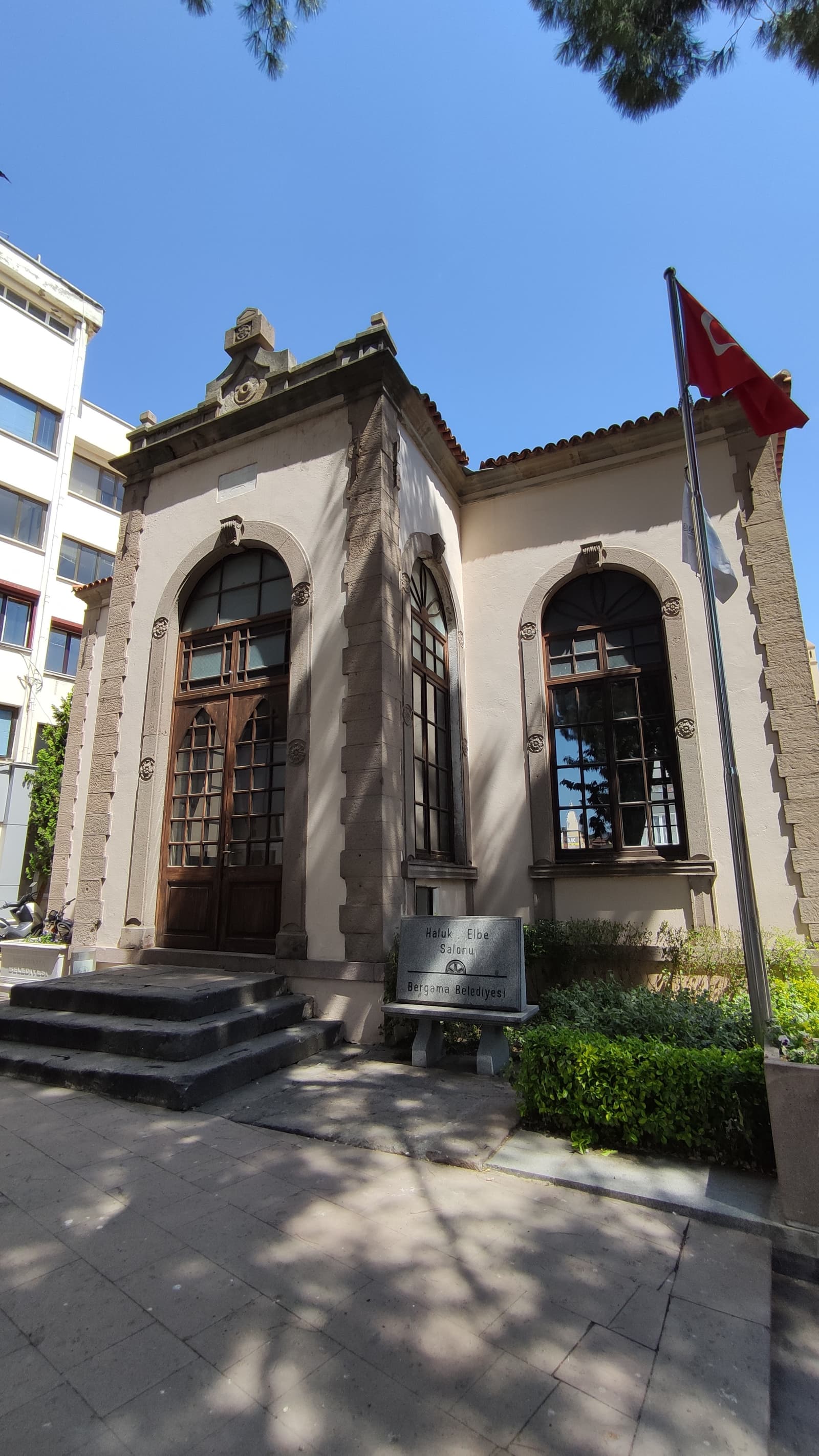 Eski Merkez Komutanlığı Binası