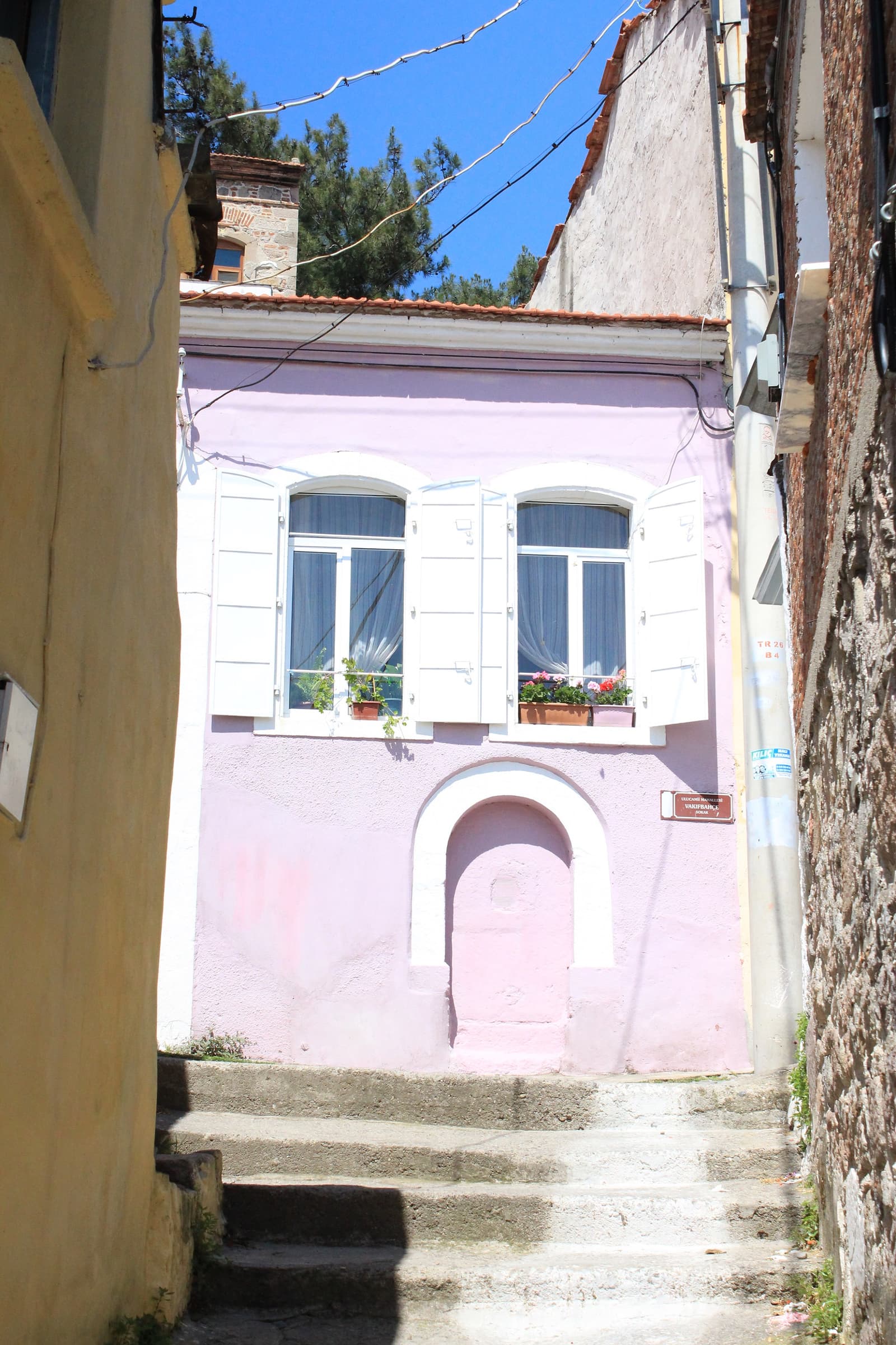 Çeşme - Ulucami, Vakıf Bahçe Sokak, 24