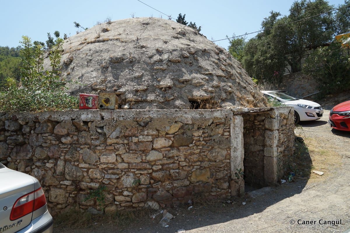 Sarnıç, Akbük