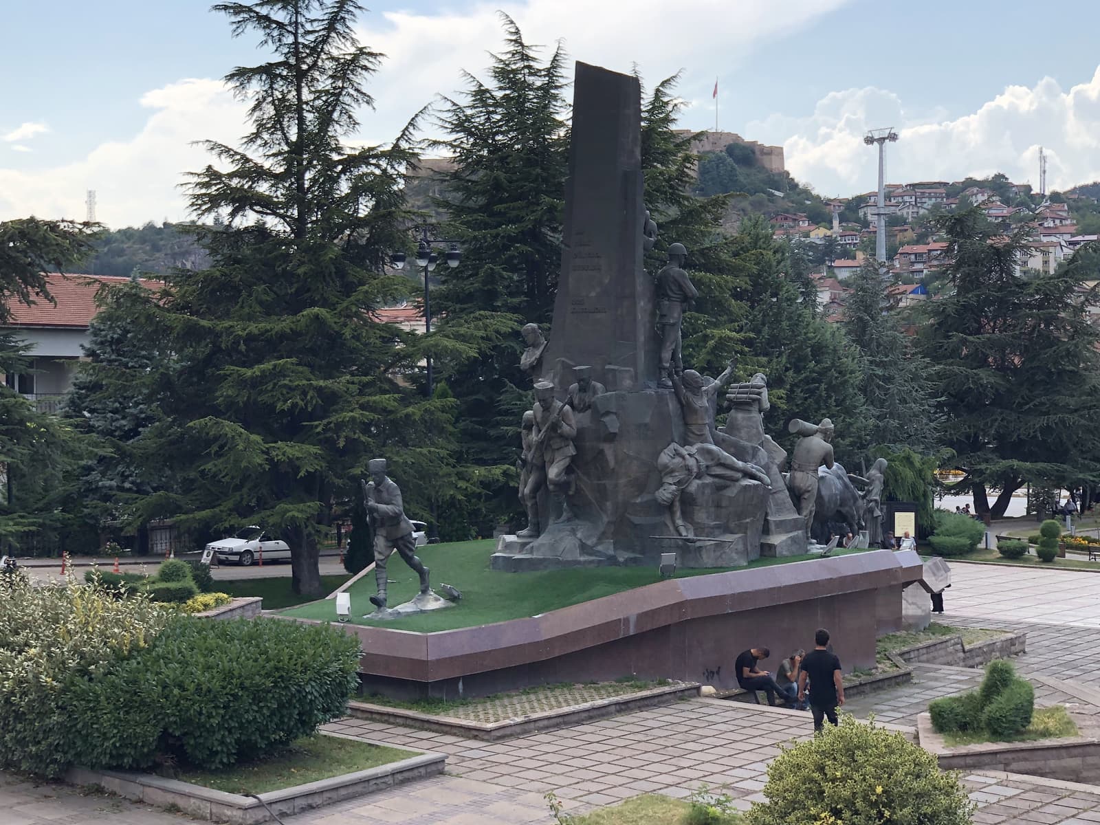 Şerife Bacı ve Kurtuluş Anıtı