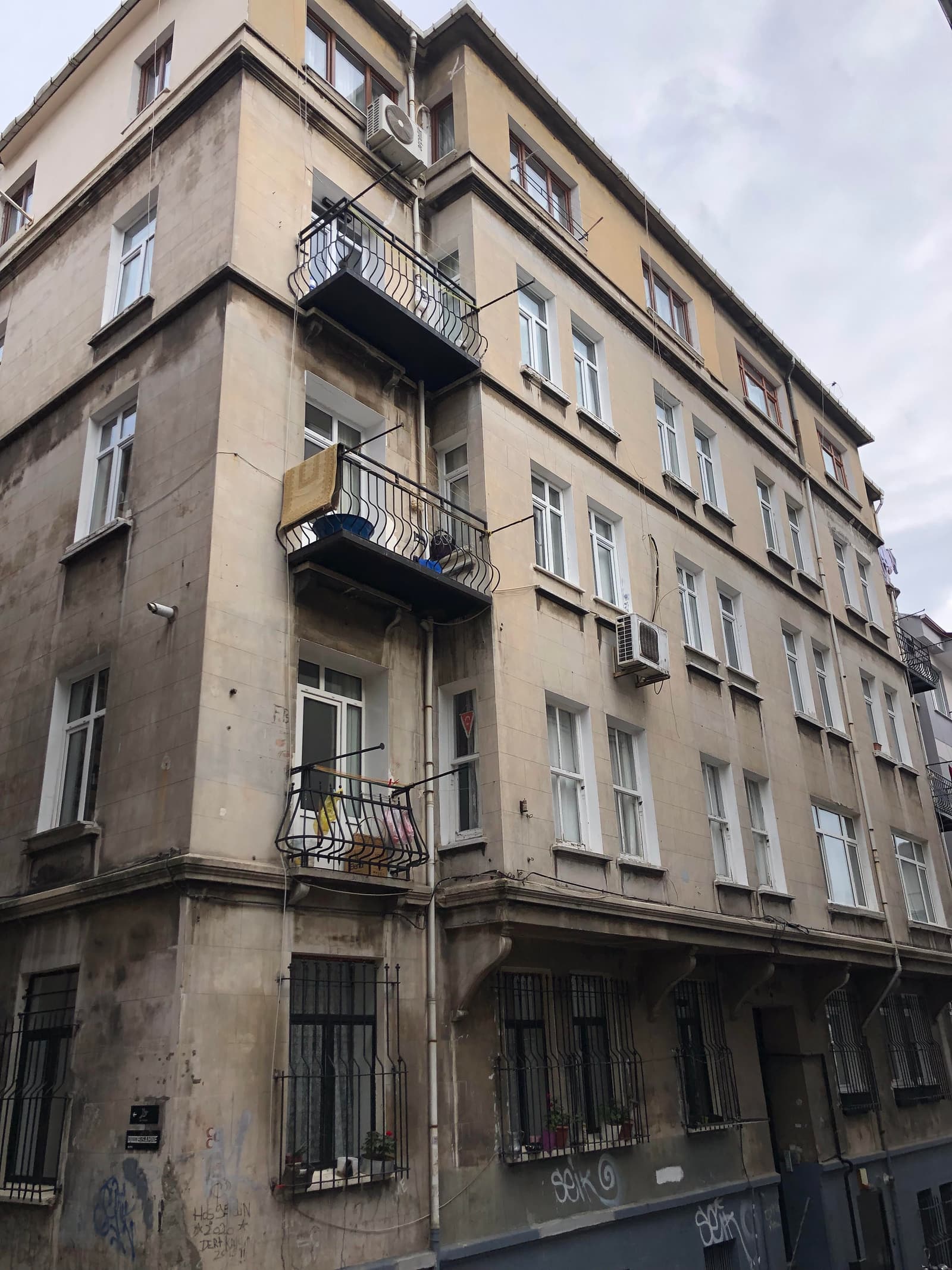 Hüseyin Paşa Apartmanı