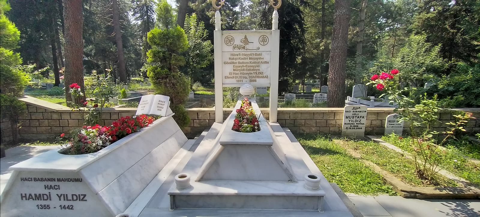 El Hac Hüseyin Yıldız Efendi Türbesi