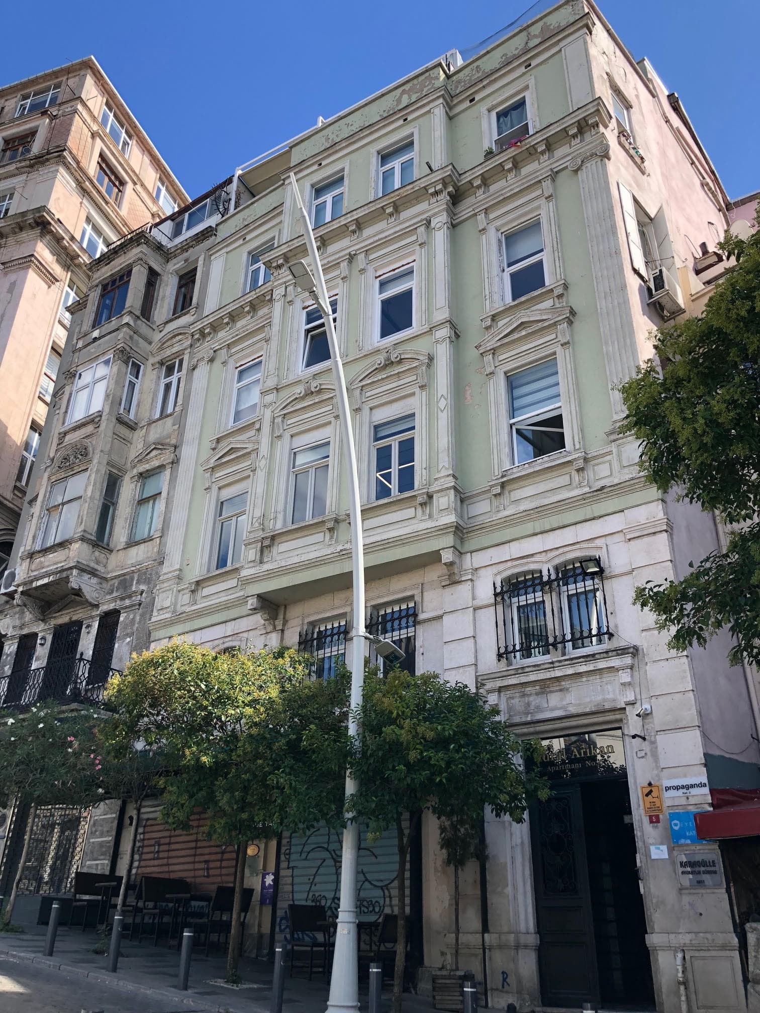 Tünel Apartmanı