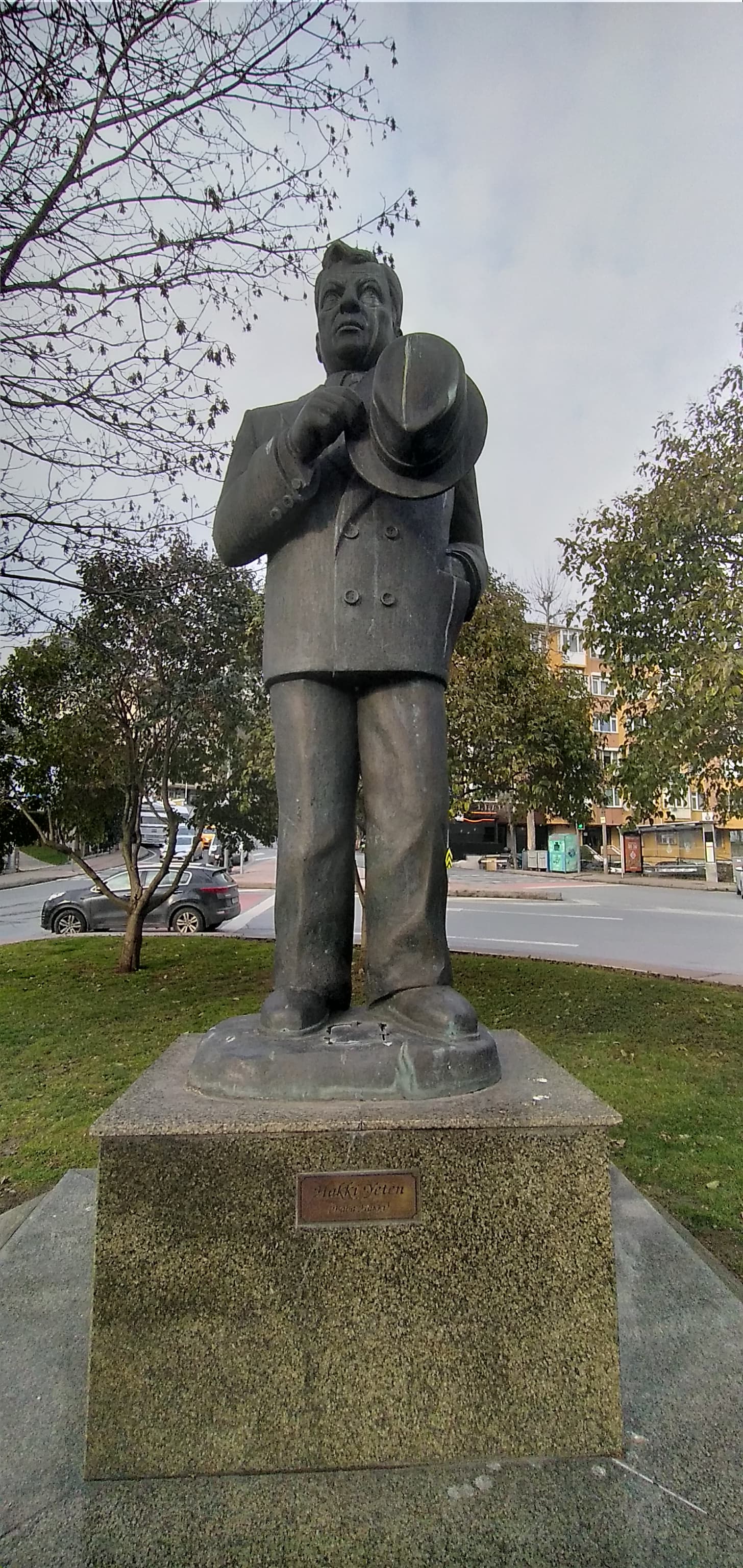Hakkı Yeten Heykeli