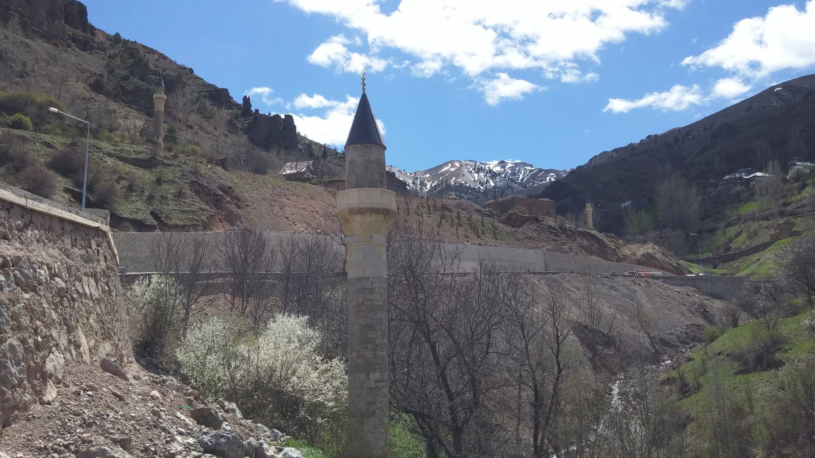 Dere Camii Minaresi