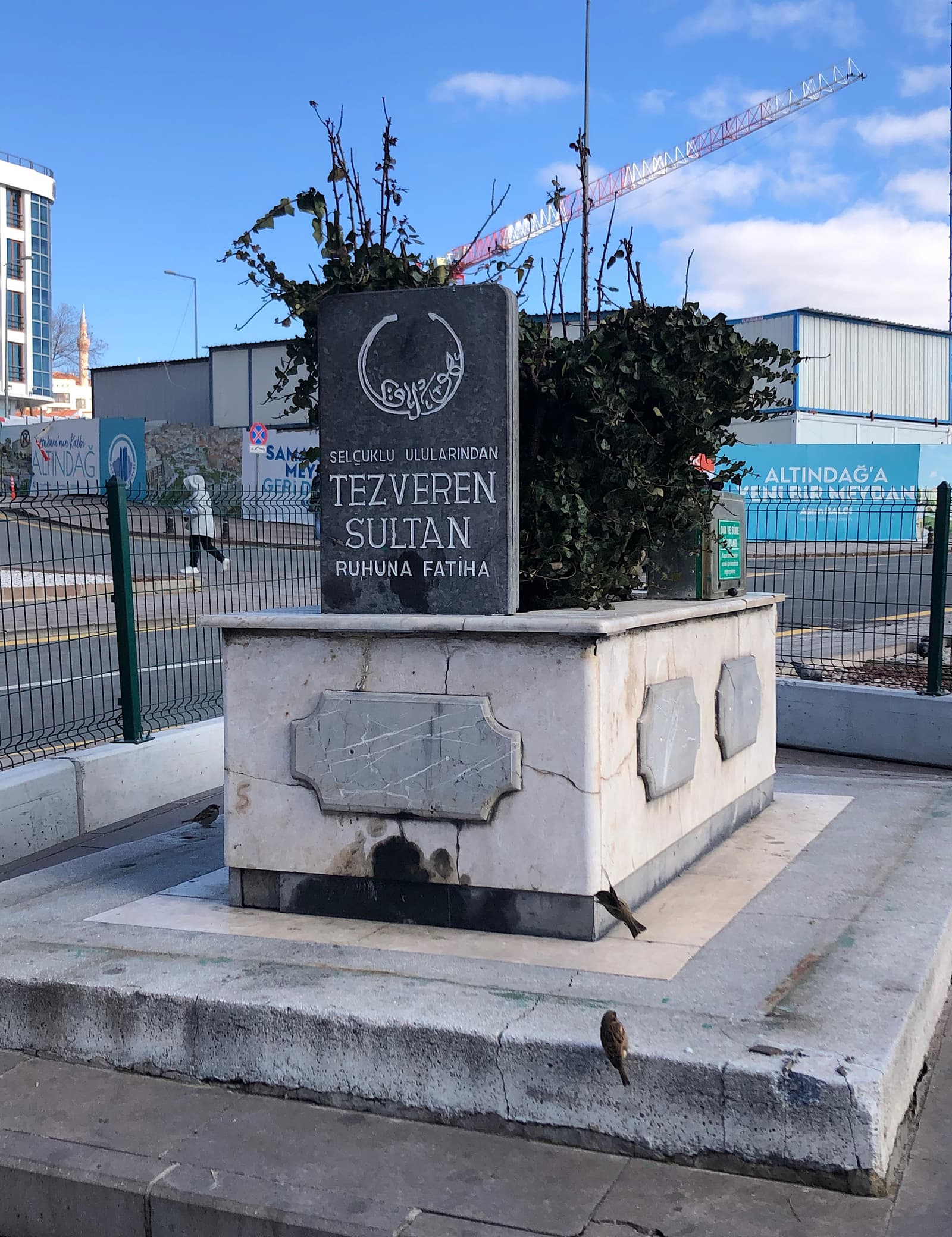 Tezveren Sultan Türbesi
