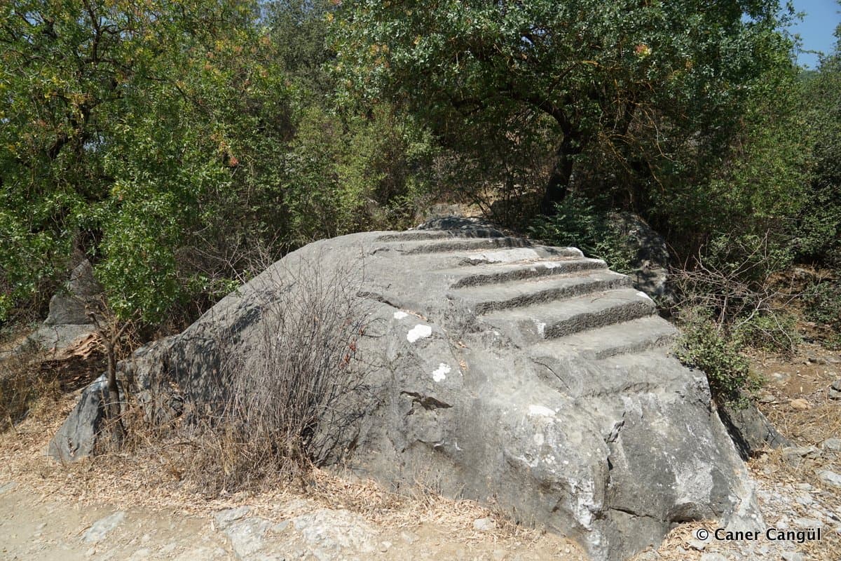 Elmalı Sunağı