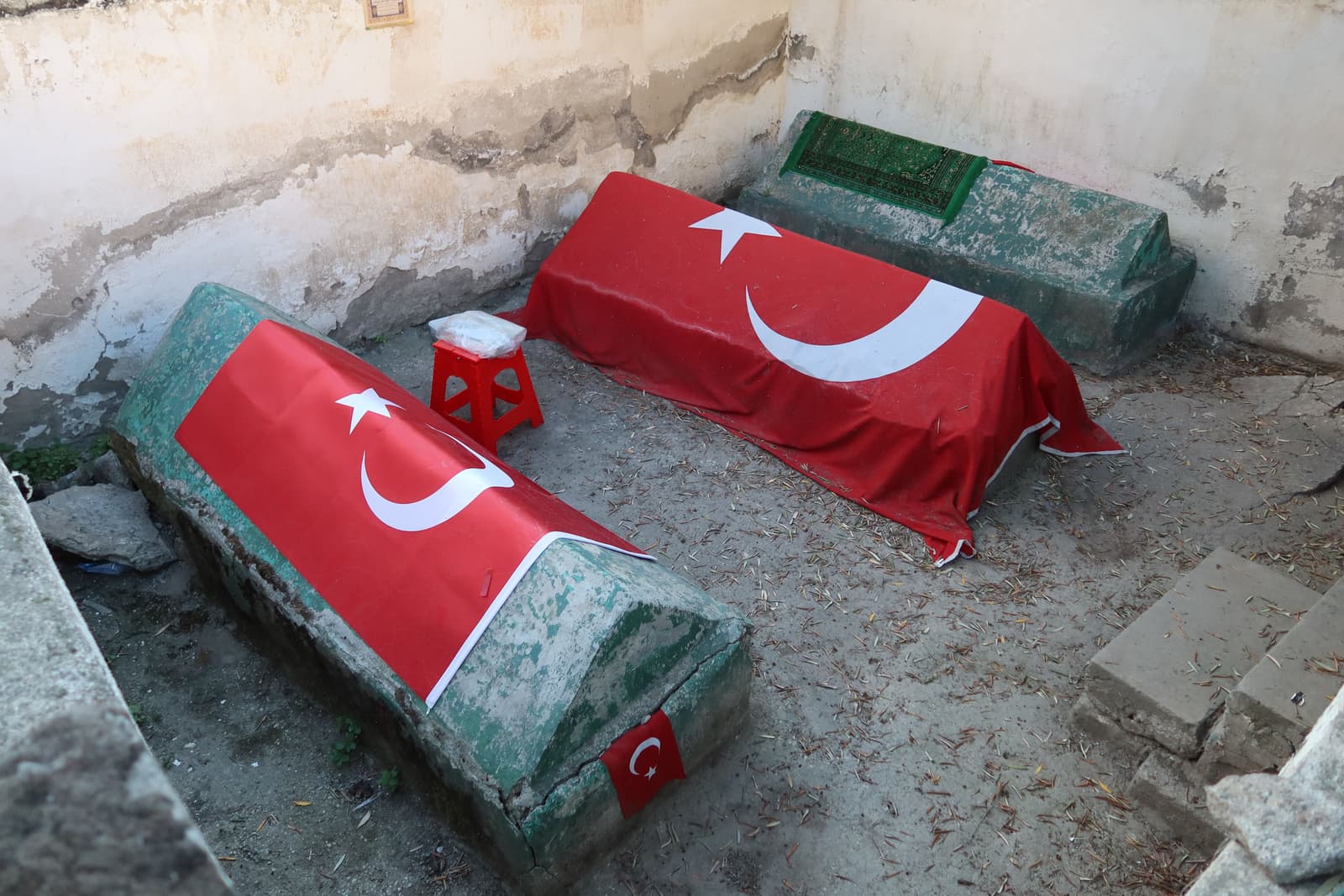 Huysuzlar Türbesi