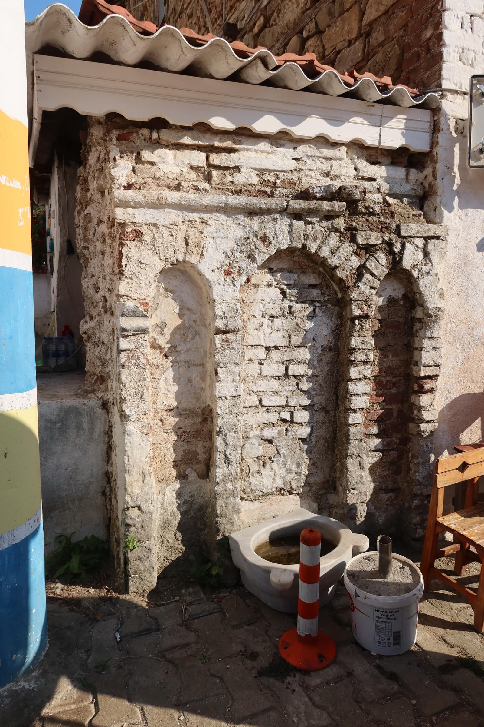 Çeşme, Tirilye