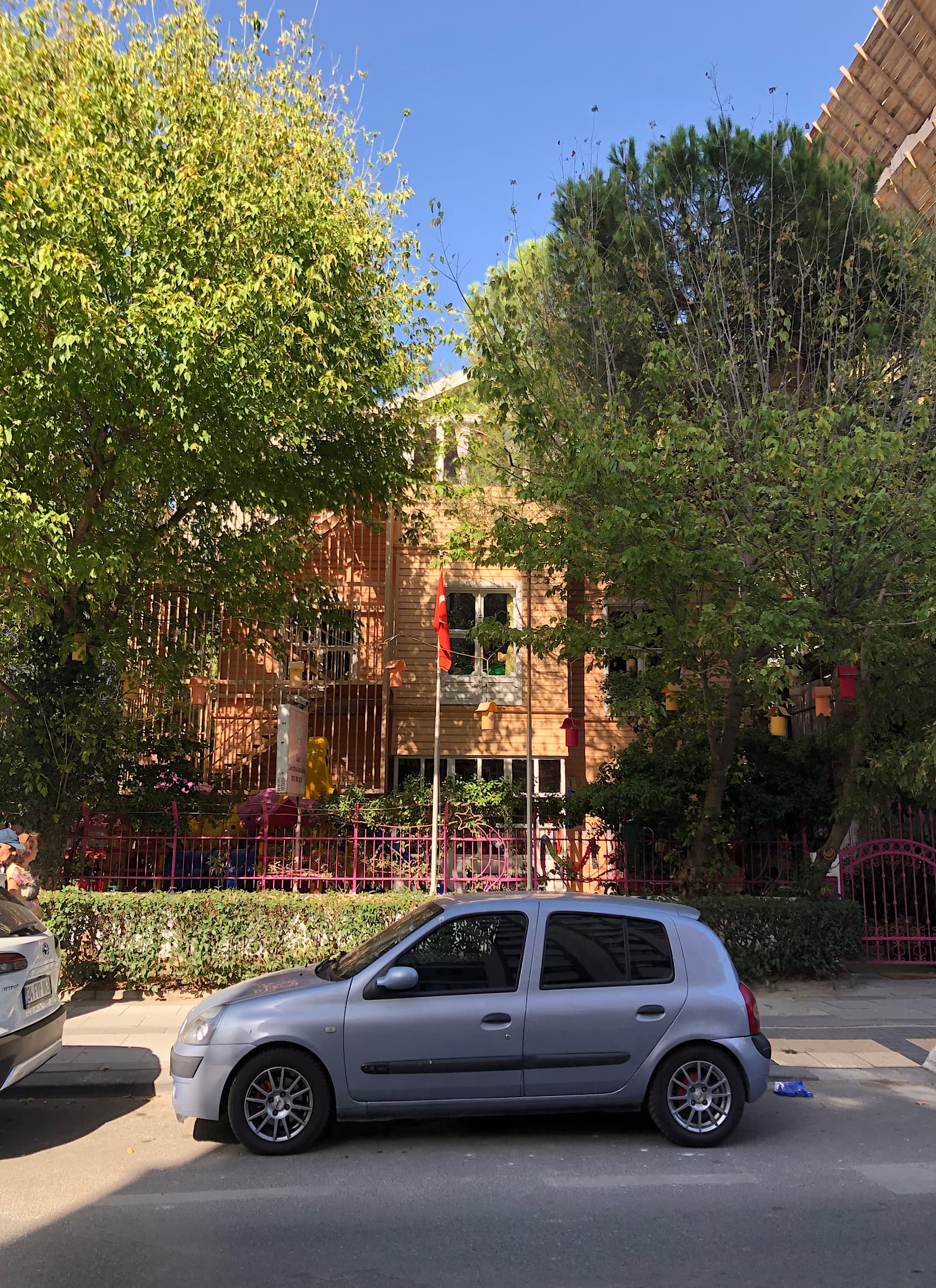 Konak — Göztepe, Karanfil, 33