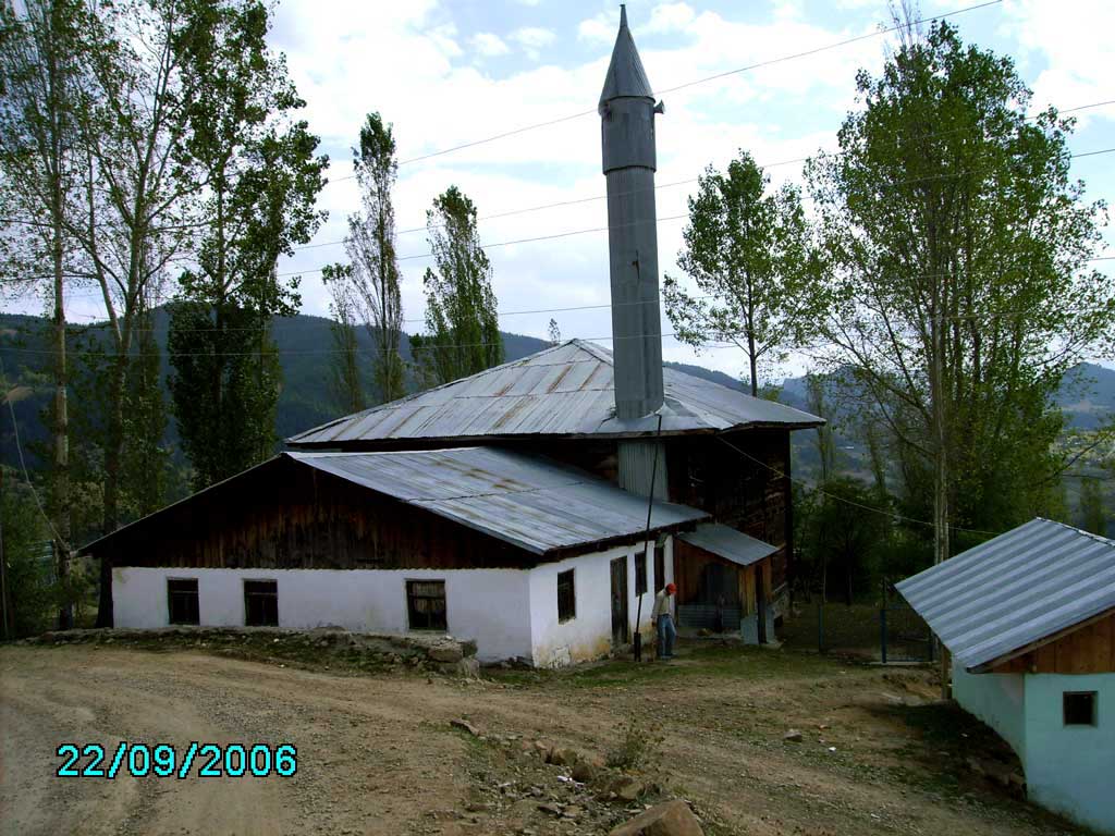 Çoraklı Köyü Camii