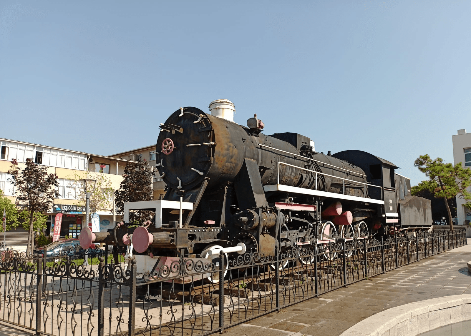 Kara Tren, 56520