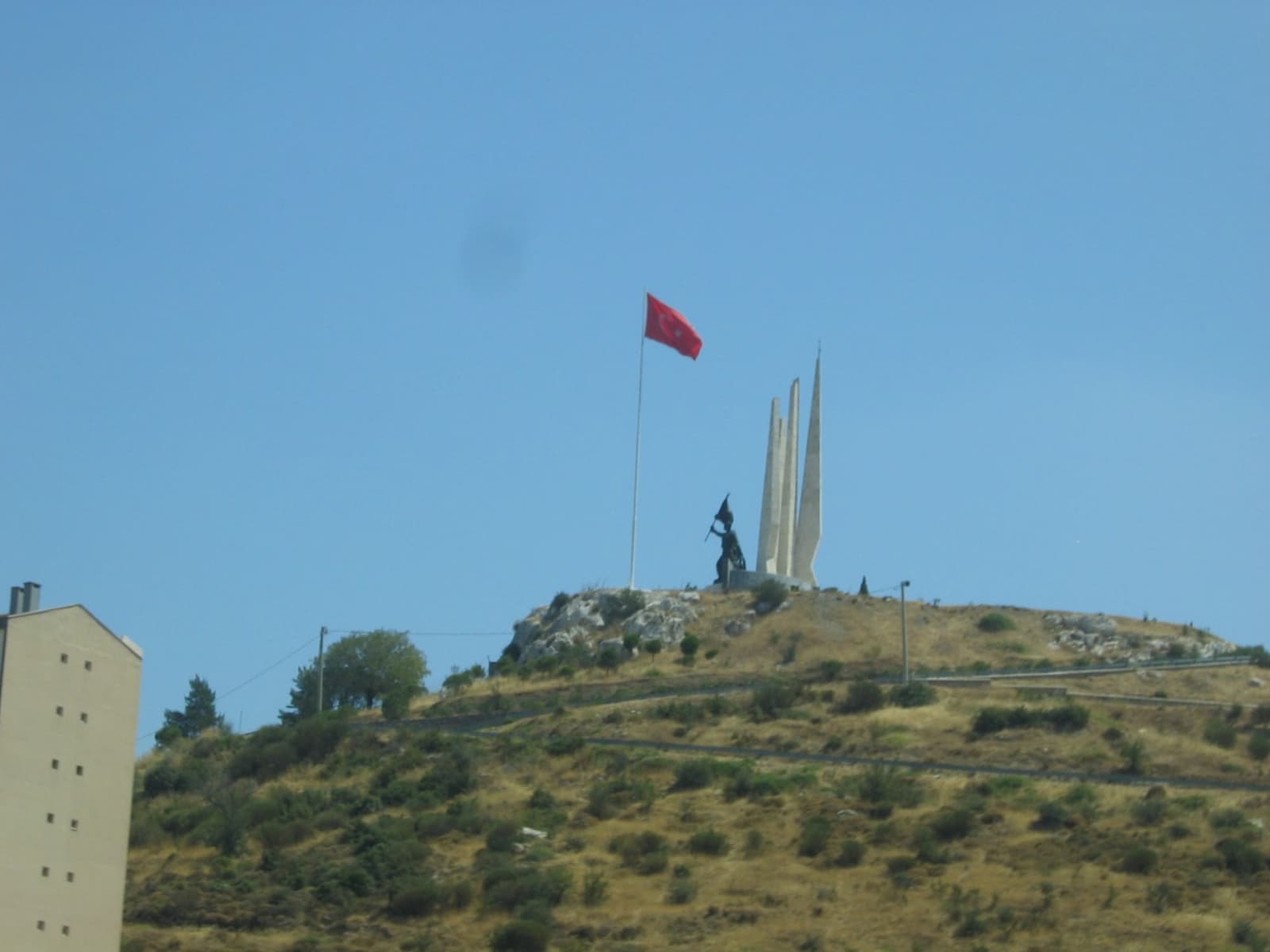 Mehmetçik Anıtı, Karabağlar