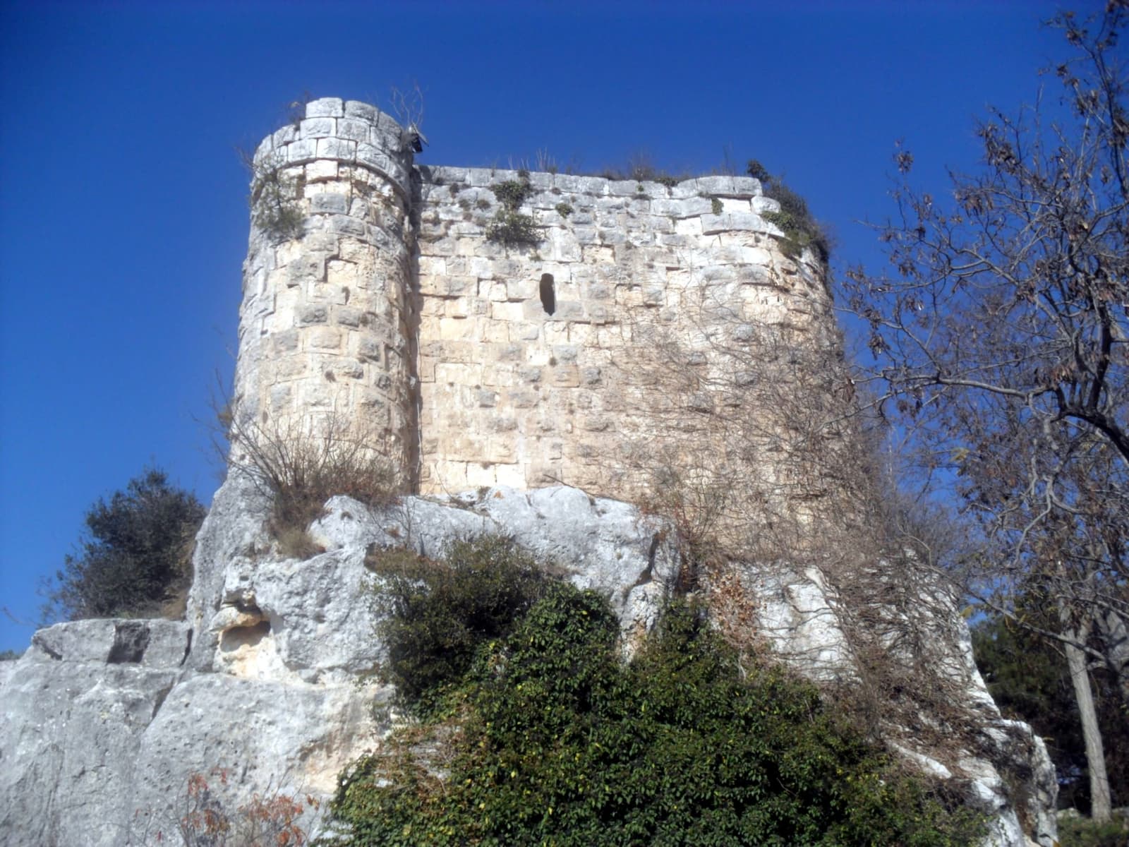 Gözne Kalesi