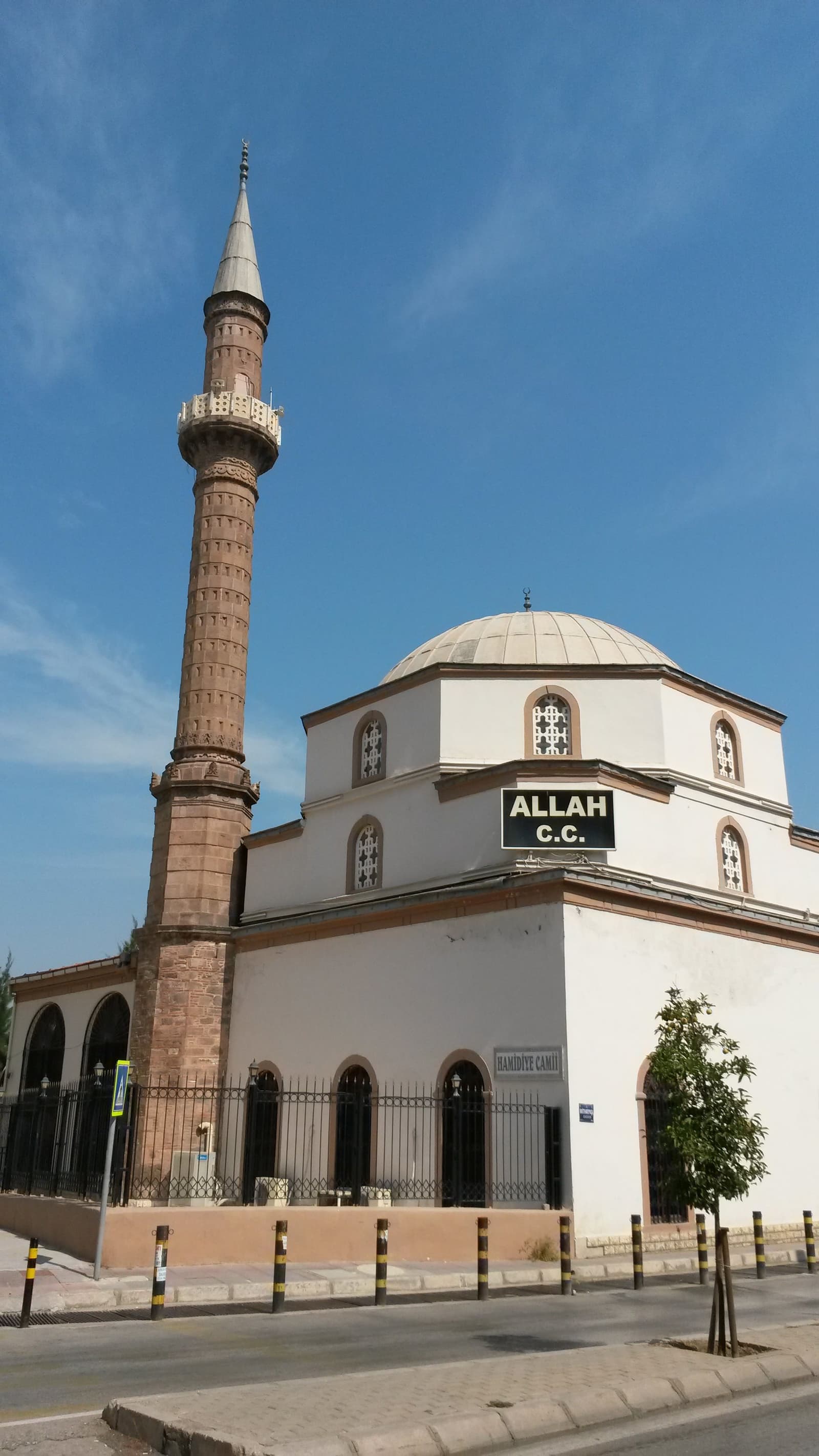 Hamidiye Camii, Konak