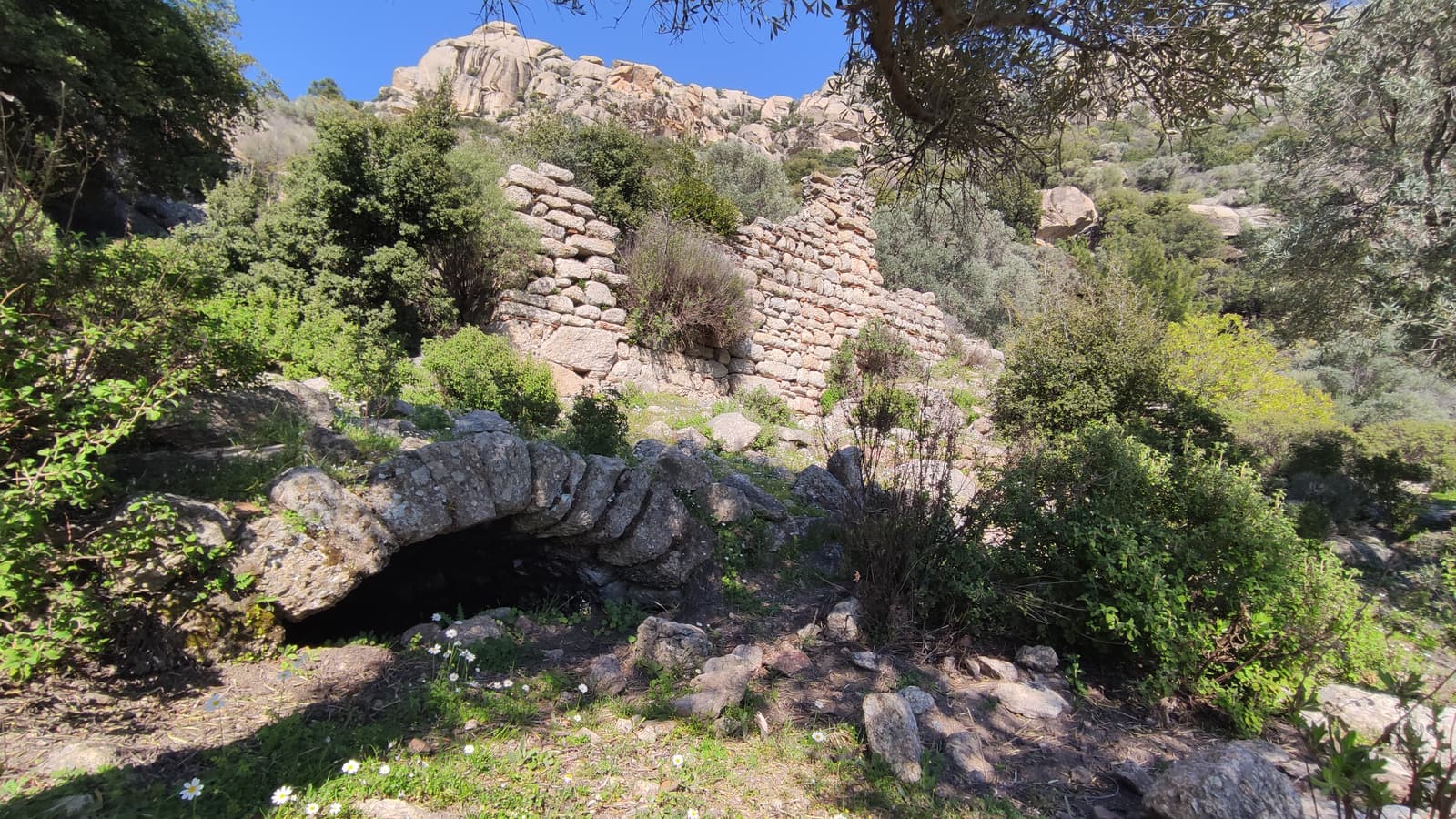 Yukarı Manastır
