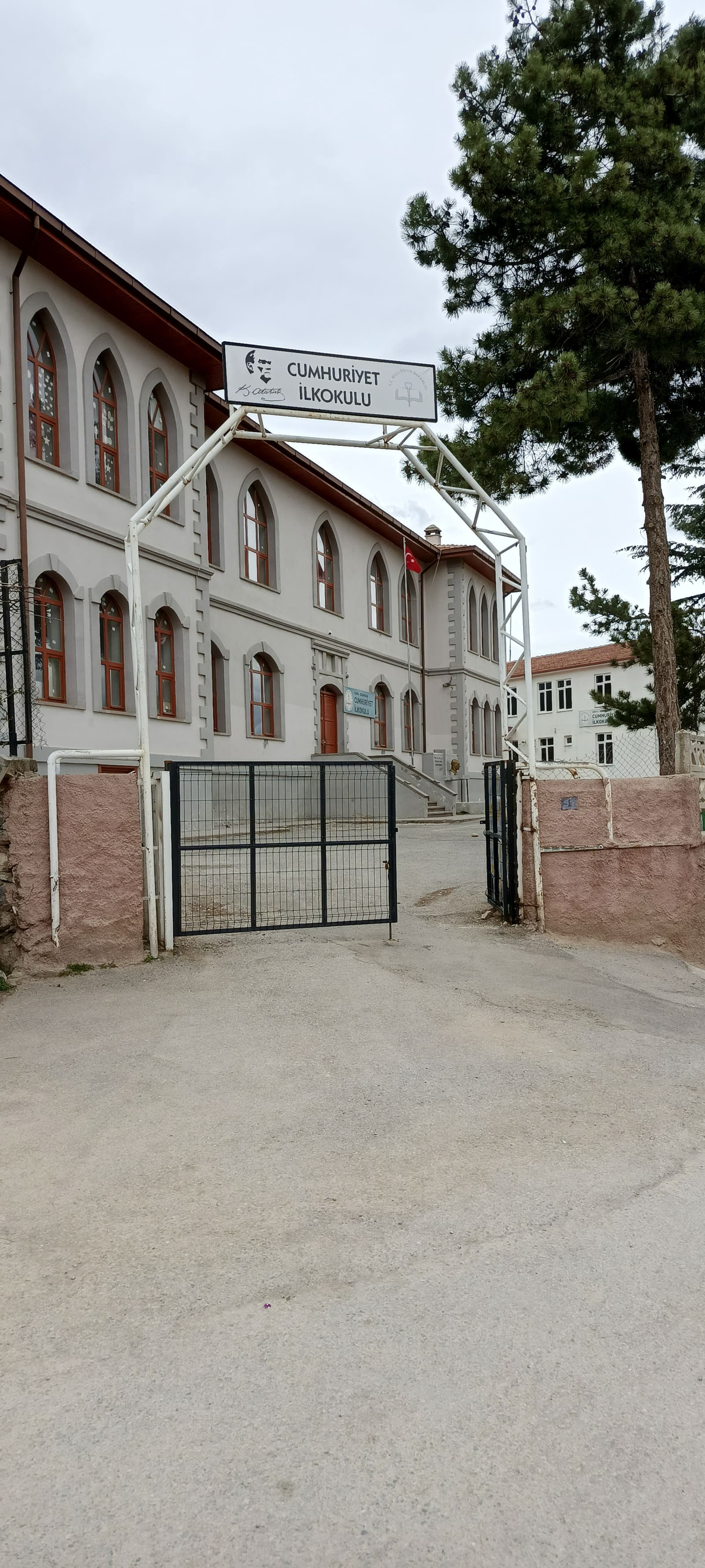 Cumhuriyet İlkokulu, Doğanhisar