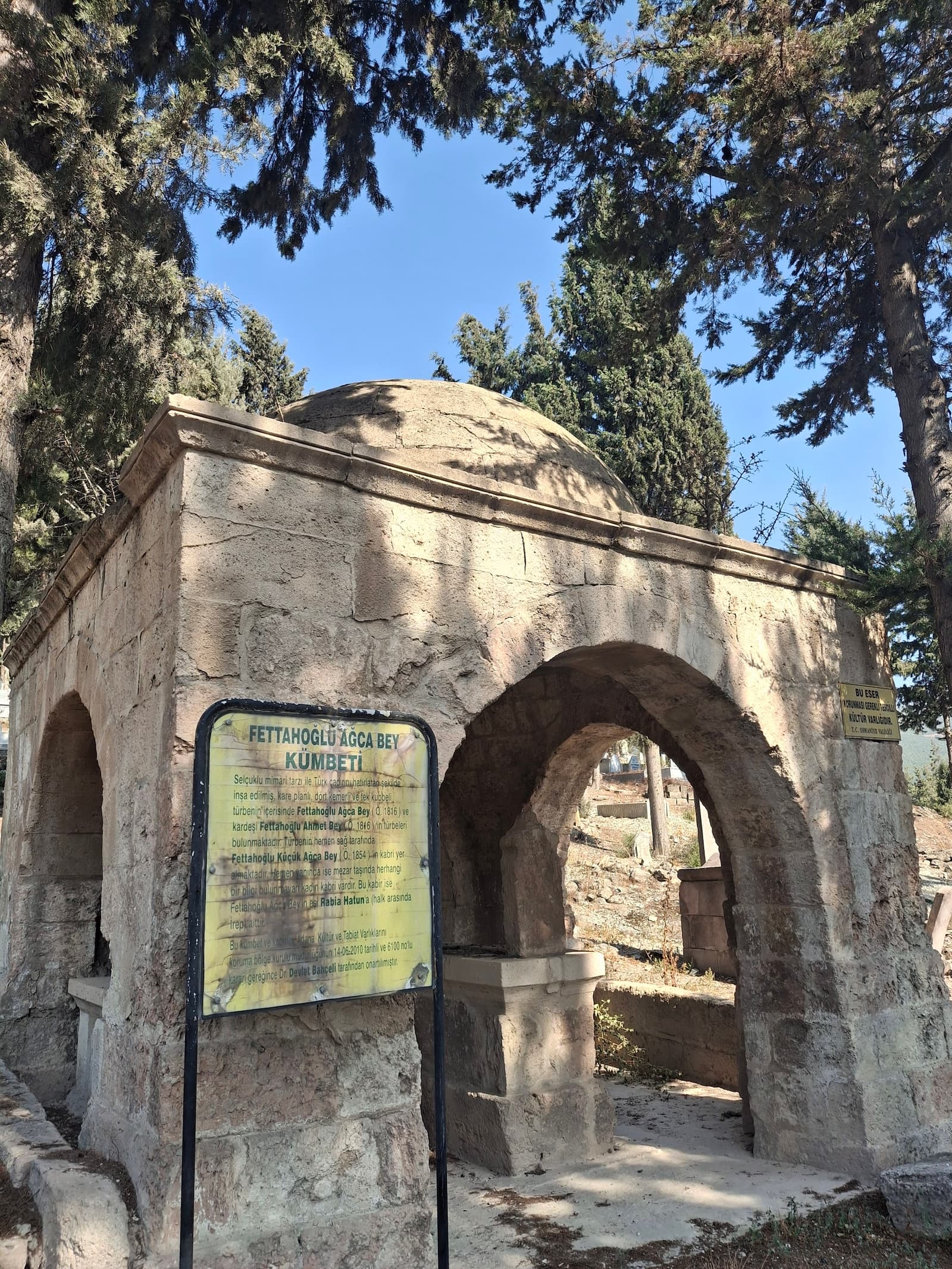 Fettahoğlu Ağca Bey Kümbeti