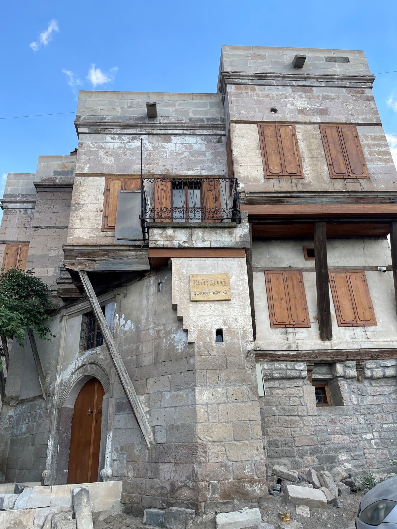 Parlak Konağı