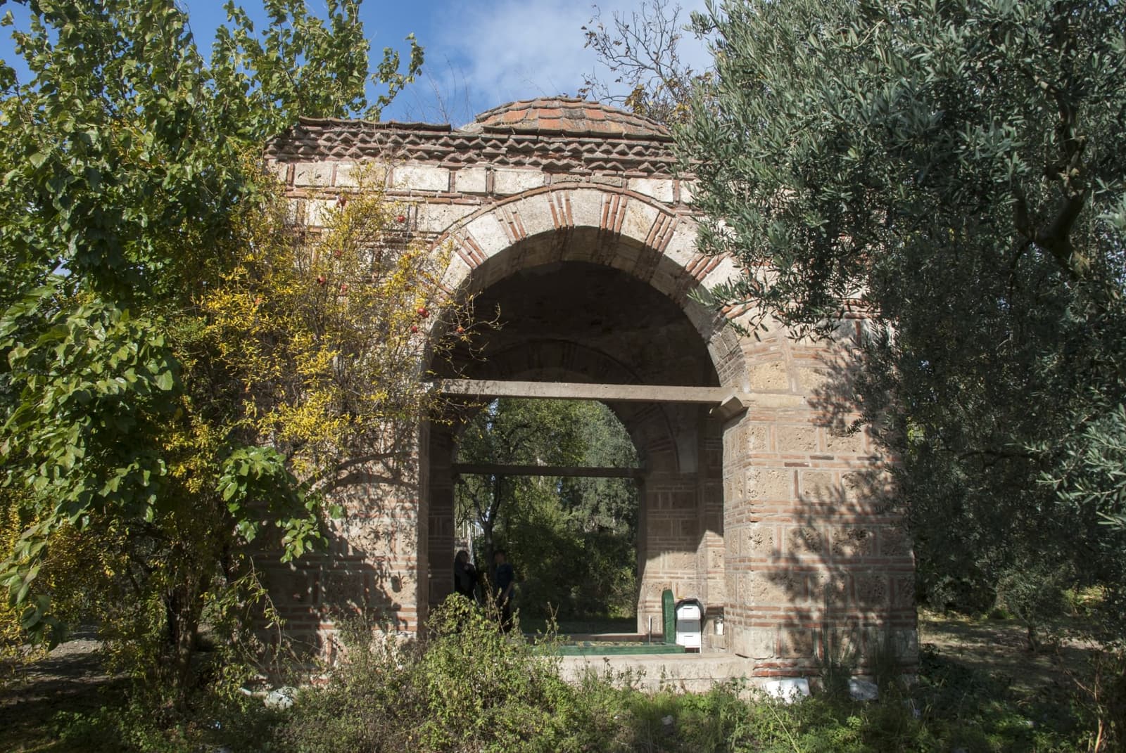 Sarı Saltuk Türbesi, İznik