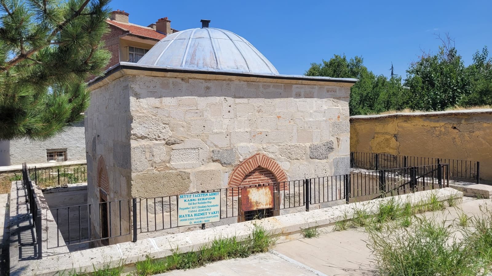 Taceddin Dede Türbesi