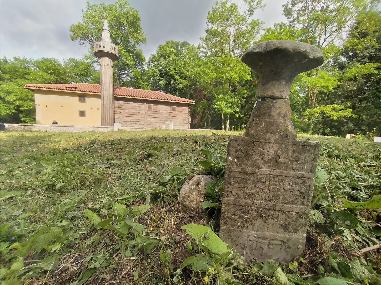 Büyük Esence Orhan Camii Kabristanı