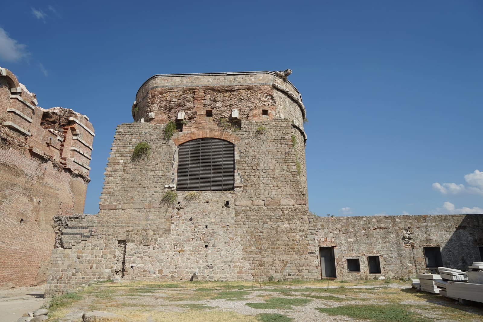 Kızıl Avlu Güney Kule