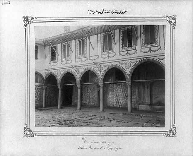 A courtyard in Topkapı Sarayı (palace)