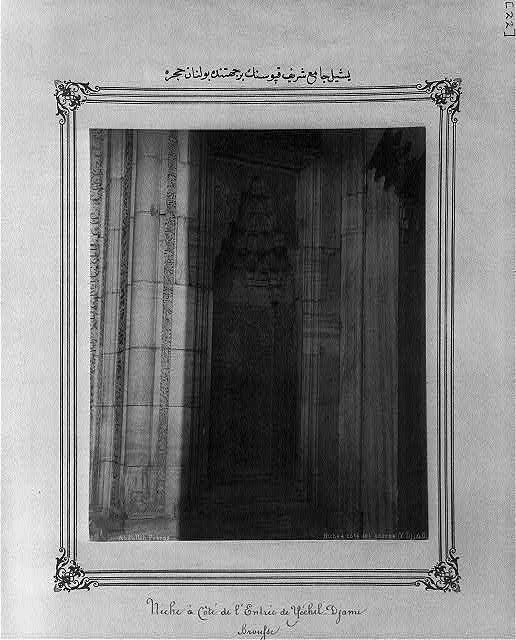 A niche at the side of the entry of the Yeşil Cami (Green Mosque)