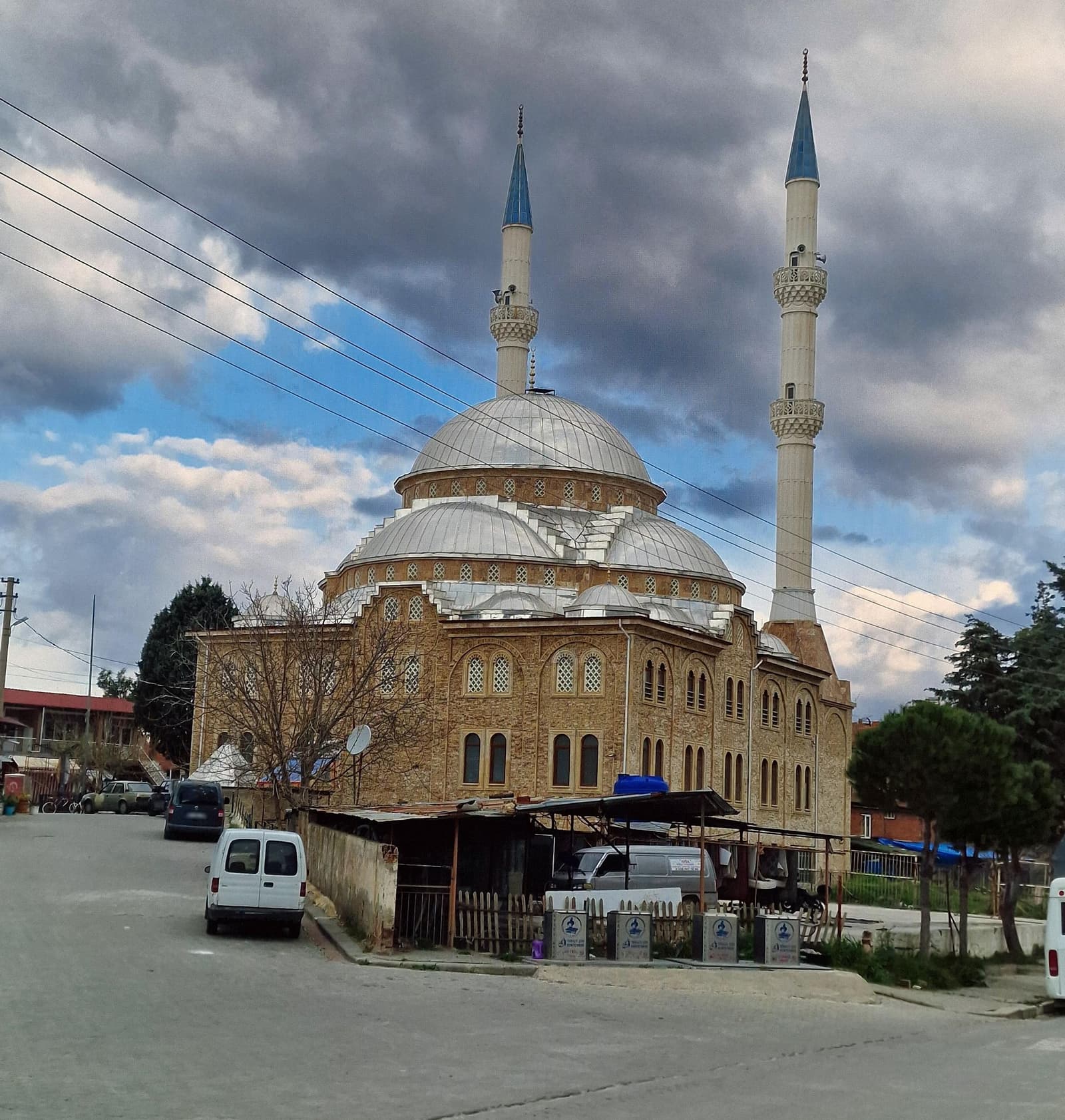 Ne Mutlu Türküm Diyene!